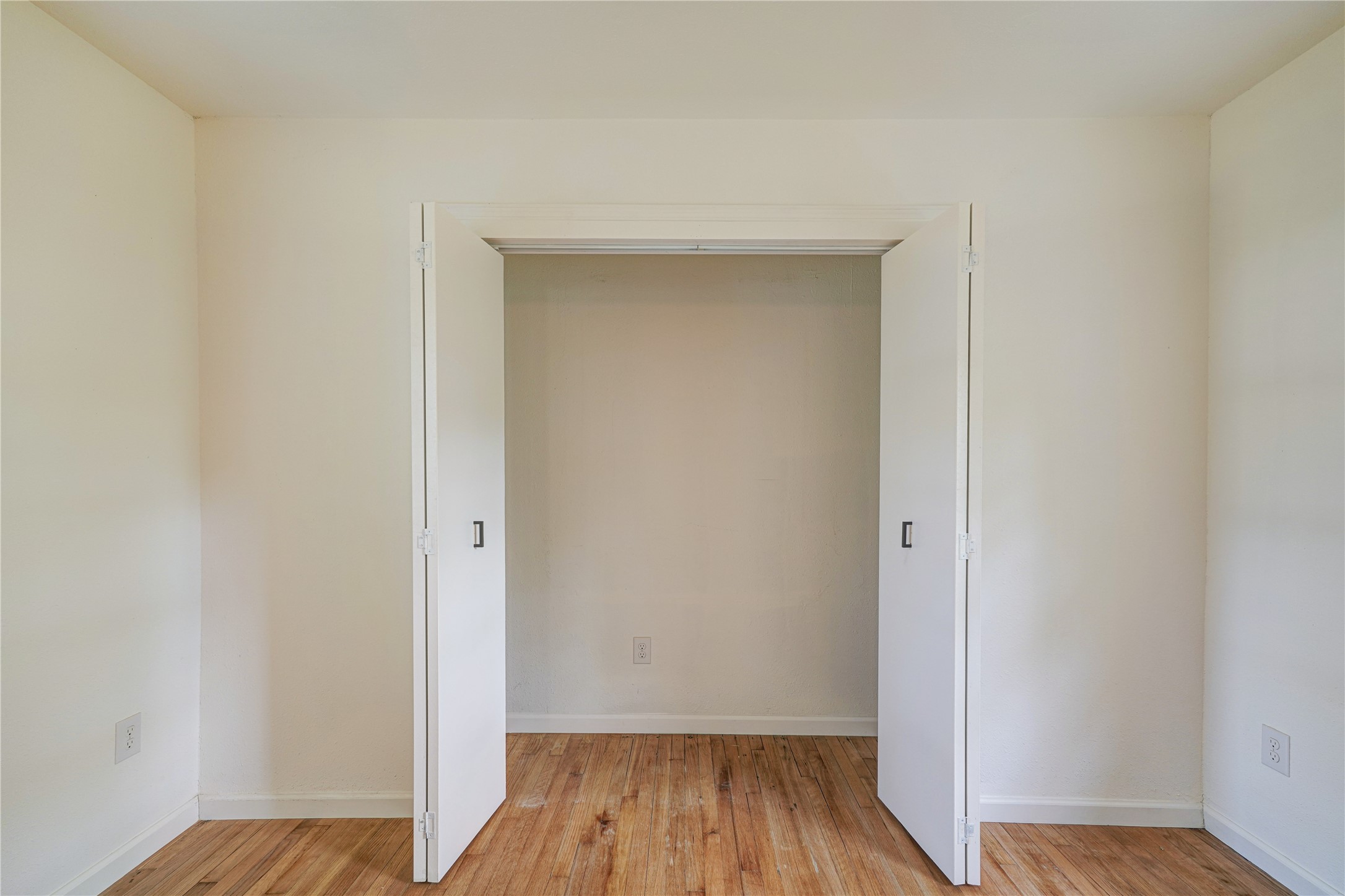 1319 Elm Street Property Photo 33