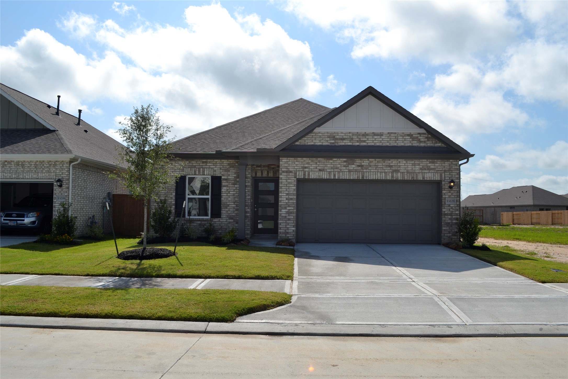 13223 Hayden Peak Drive Property Photo 3
