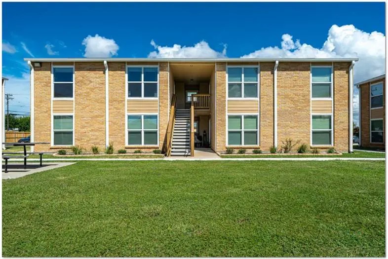 200 Avenue A Property Photo 3