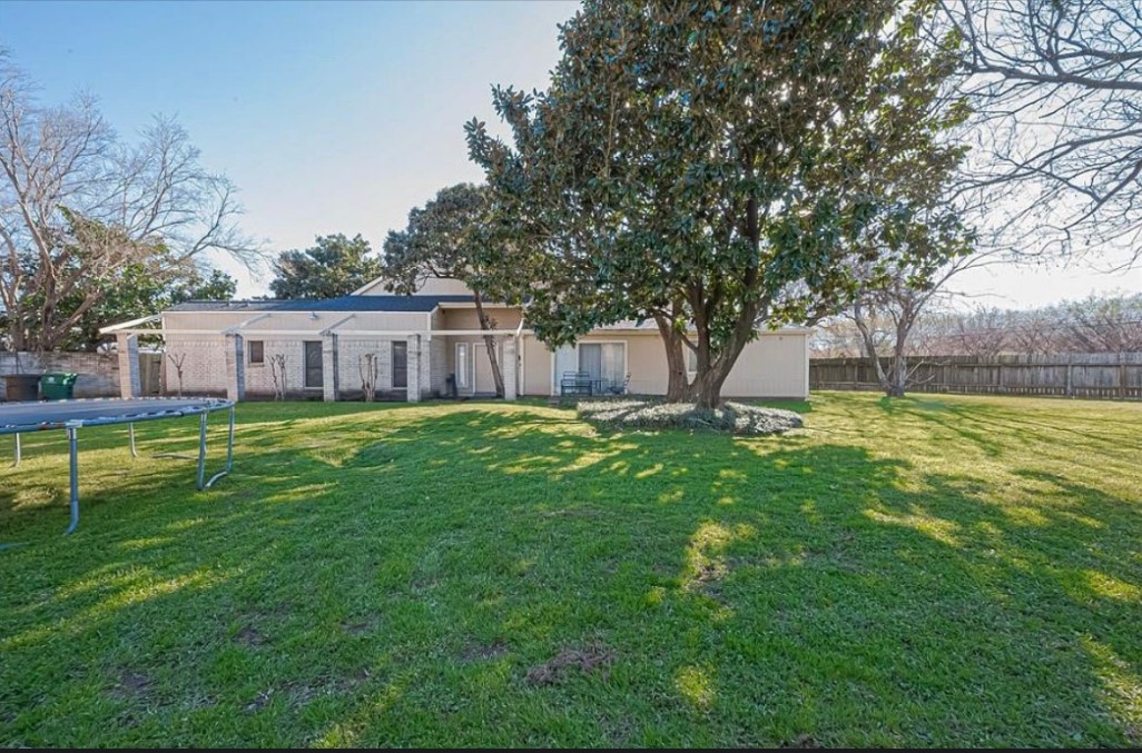 8706 Belle Glen Drive Property Photo 8