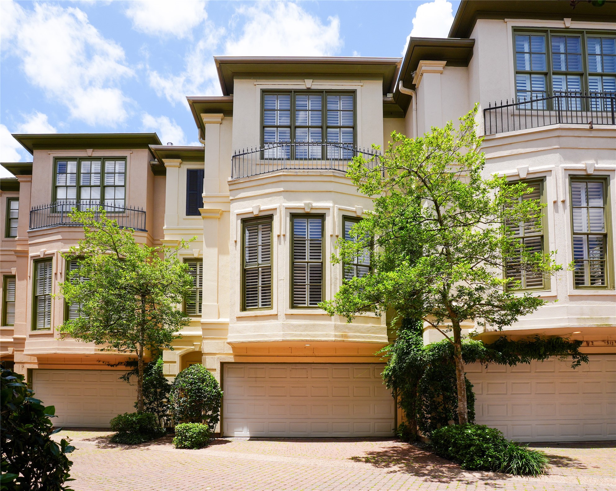 1329 Hyde Park Boulevard Property Photo 1