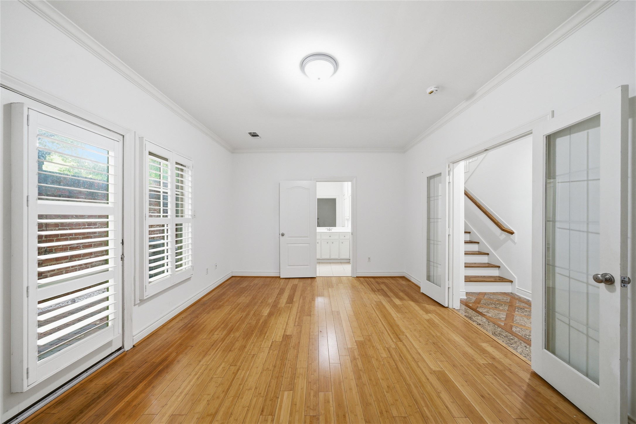 1329 Hyde Park Boulevard Property Photo 7