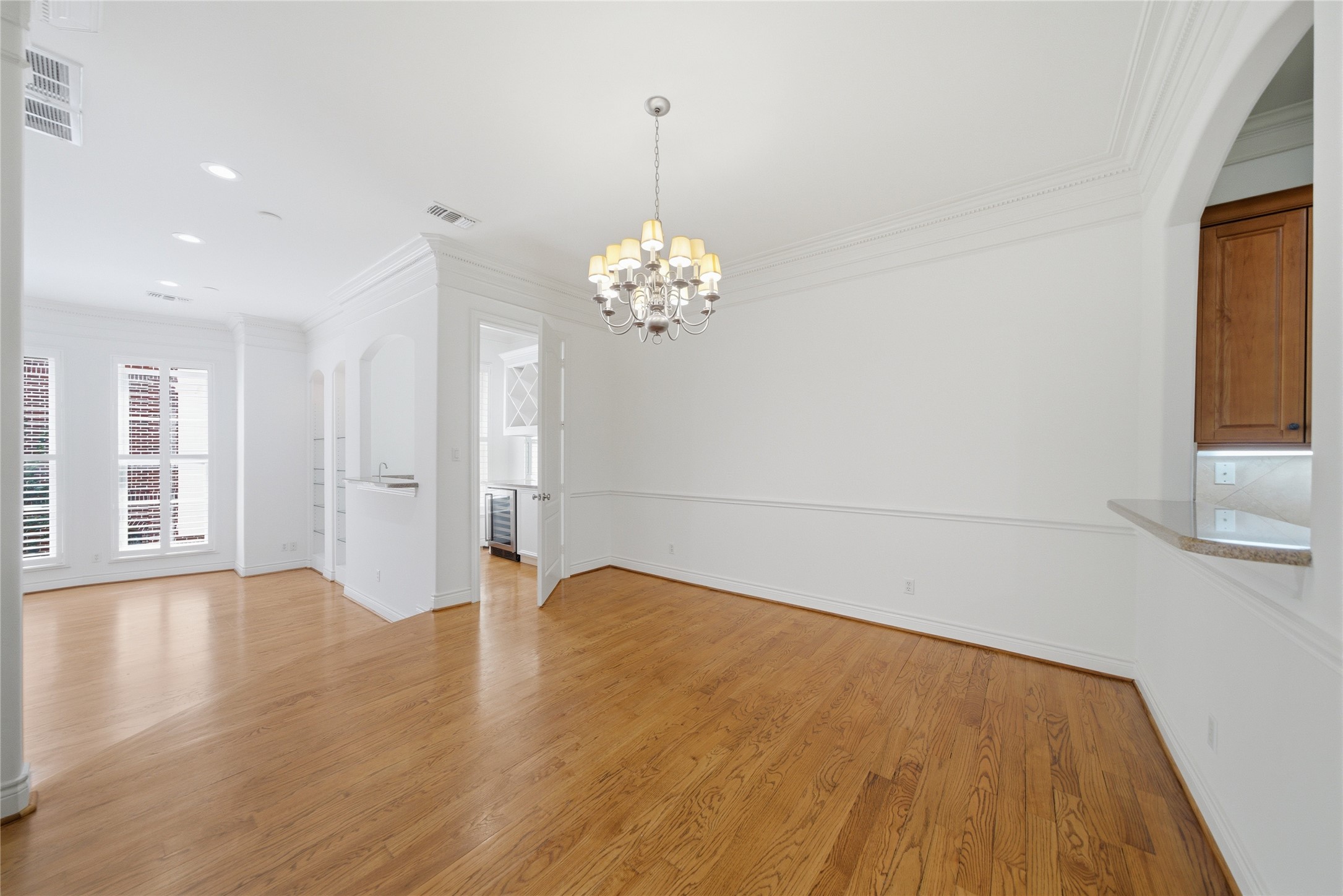 1329 Hyde Park Boulevard Property Photo 14