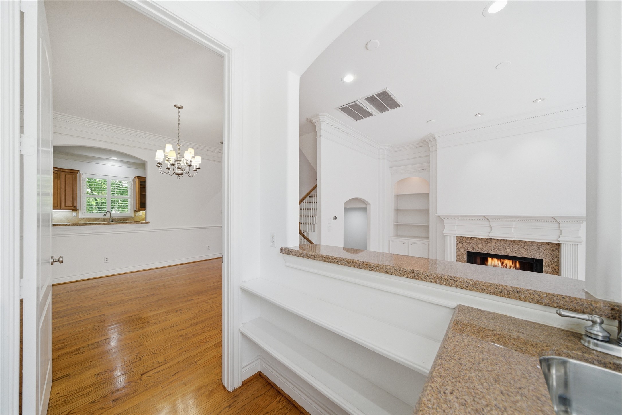 1329 Hyde Park Boulevard Property Photo 16