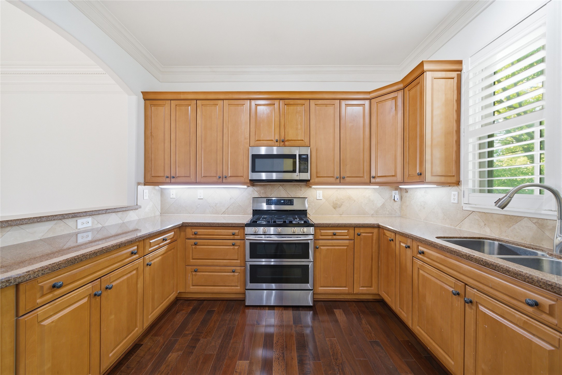 1329 Hyde Park Boulevard Property Photo 19
