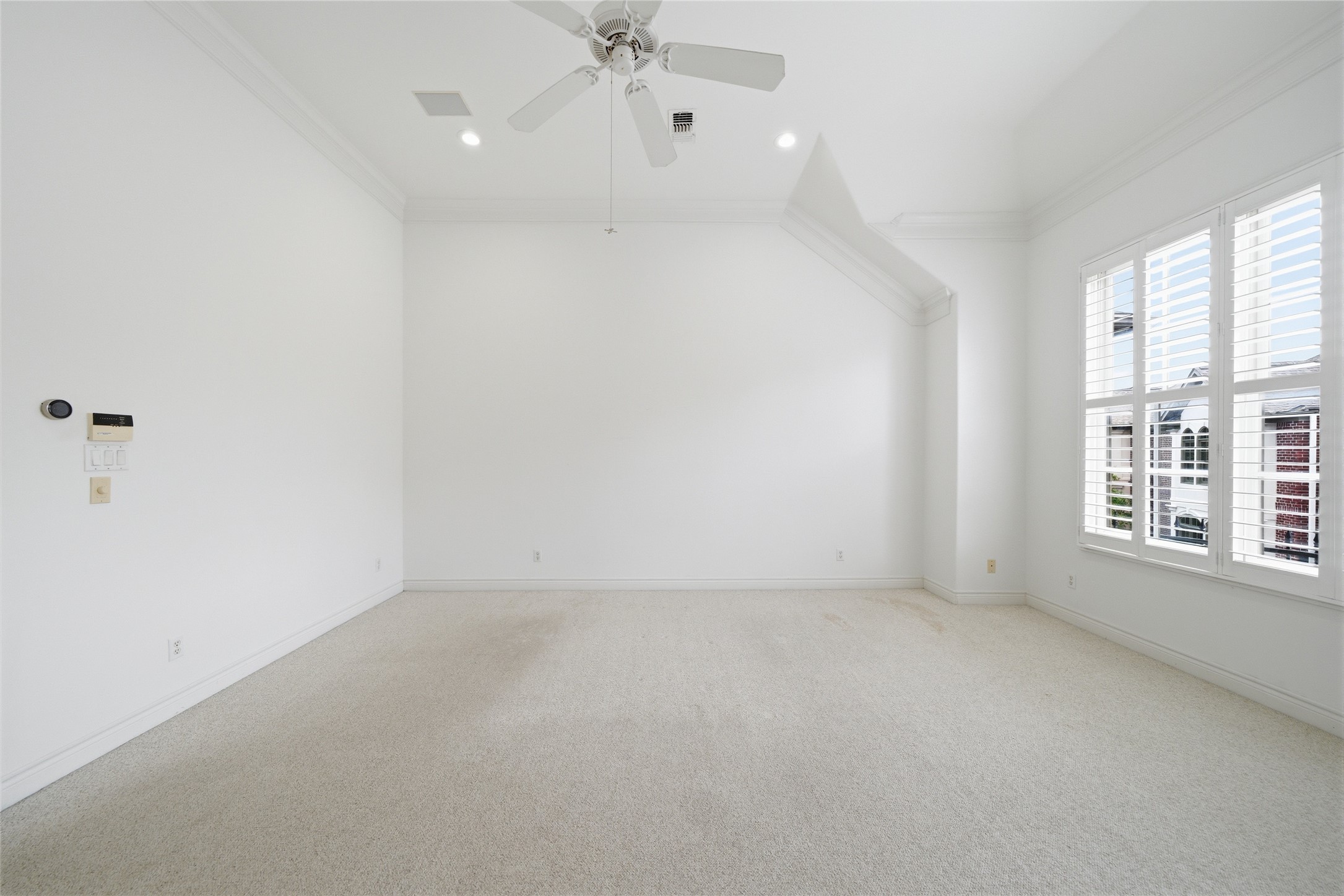1329 Hyde Park Boulevard Property Photo 21