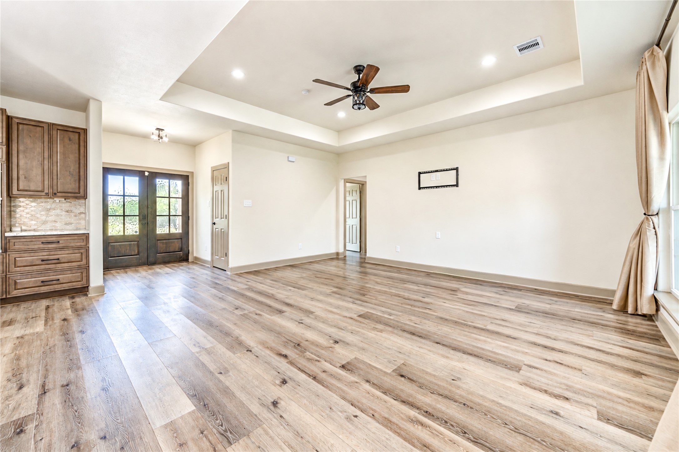 101 Hillsborough Drive W Property Photo 10