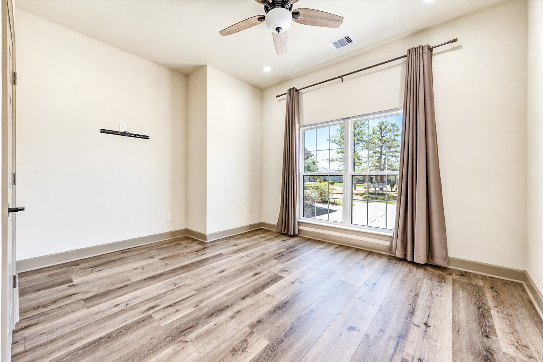 101 Hillsborough Drive W Property Photo 12