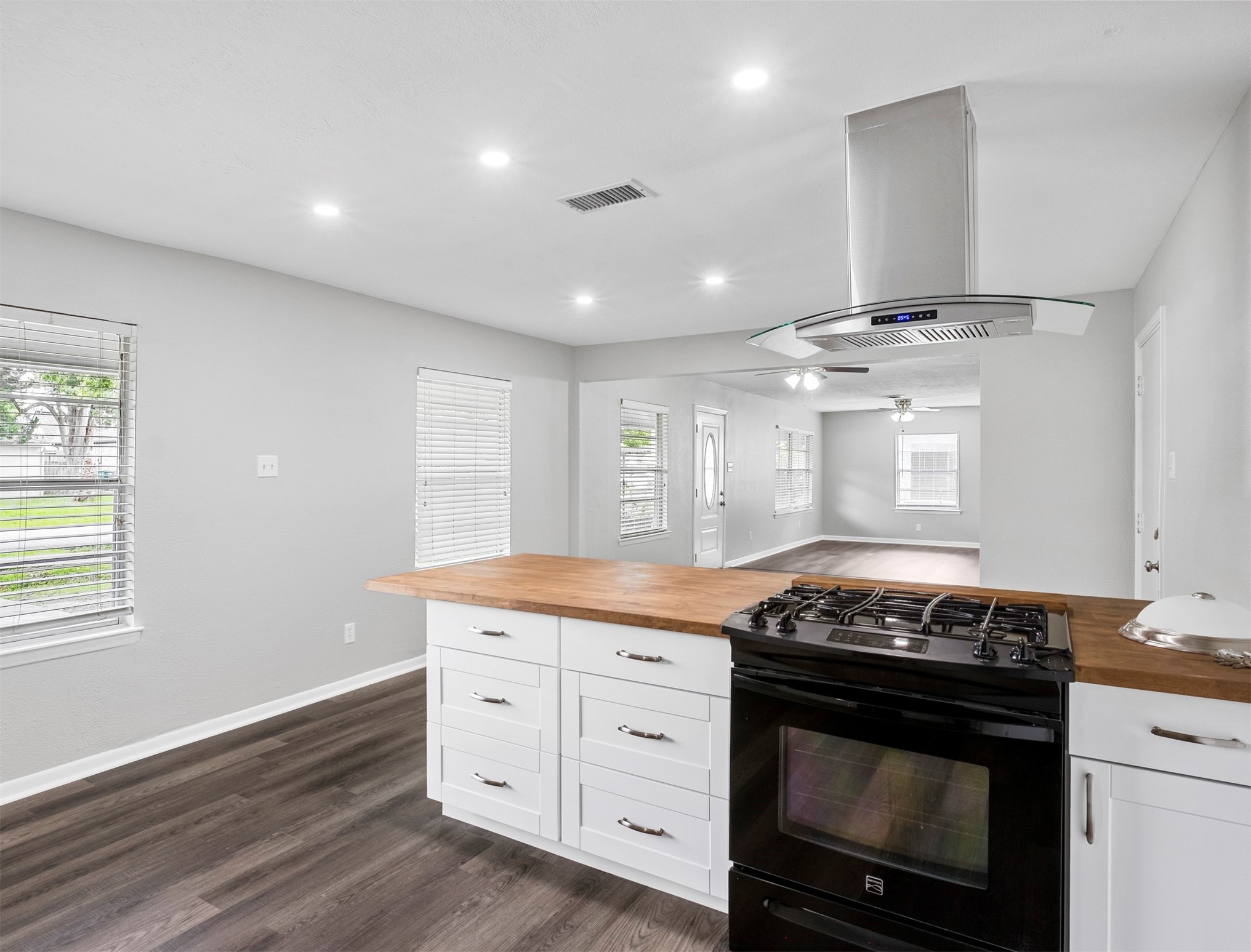 6421 Teluco Street Property Photo 3