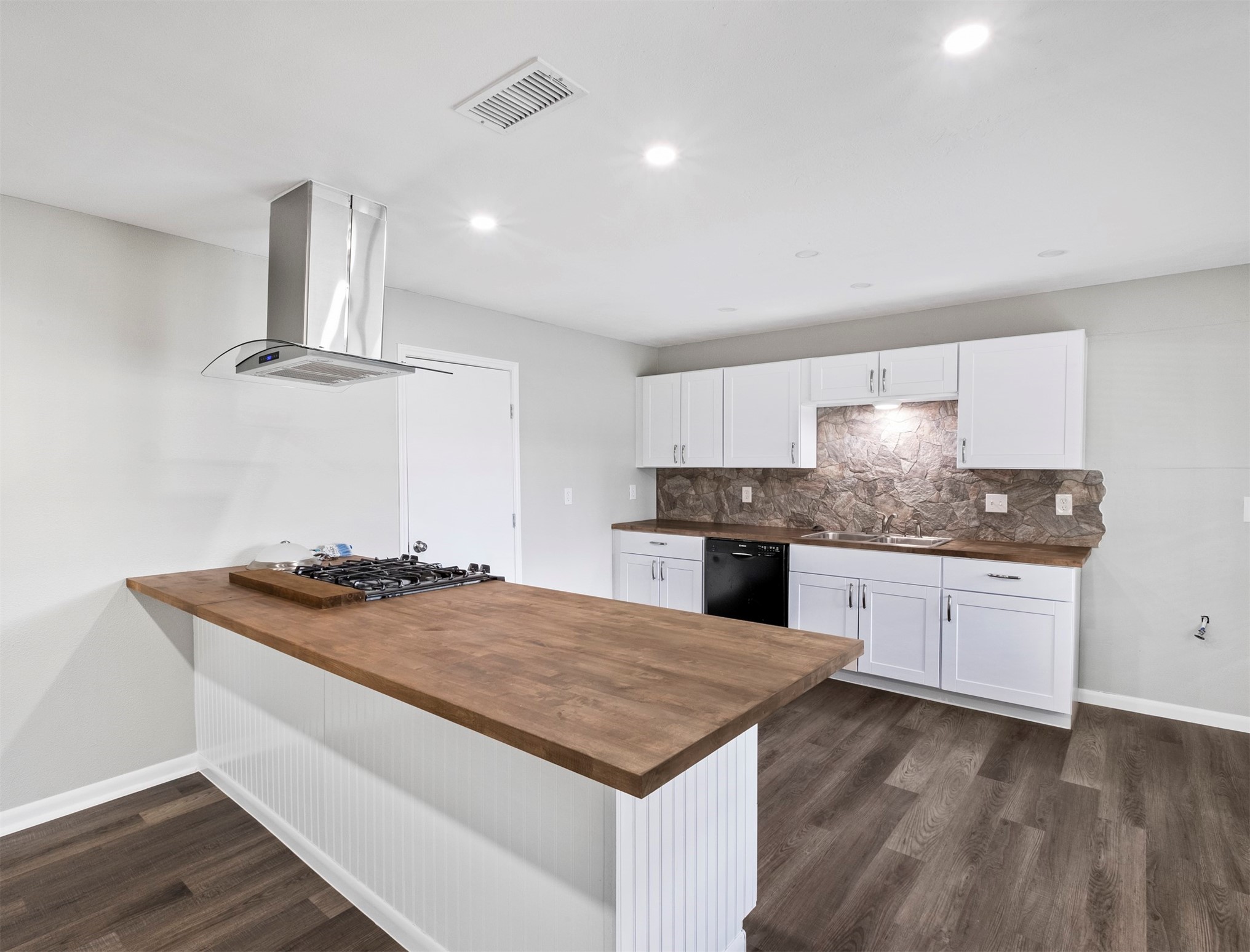 6421 Teluco Street Property Photo 4
