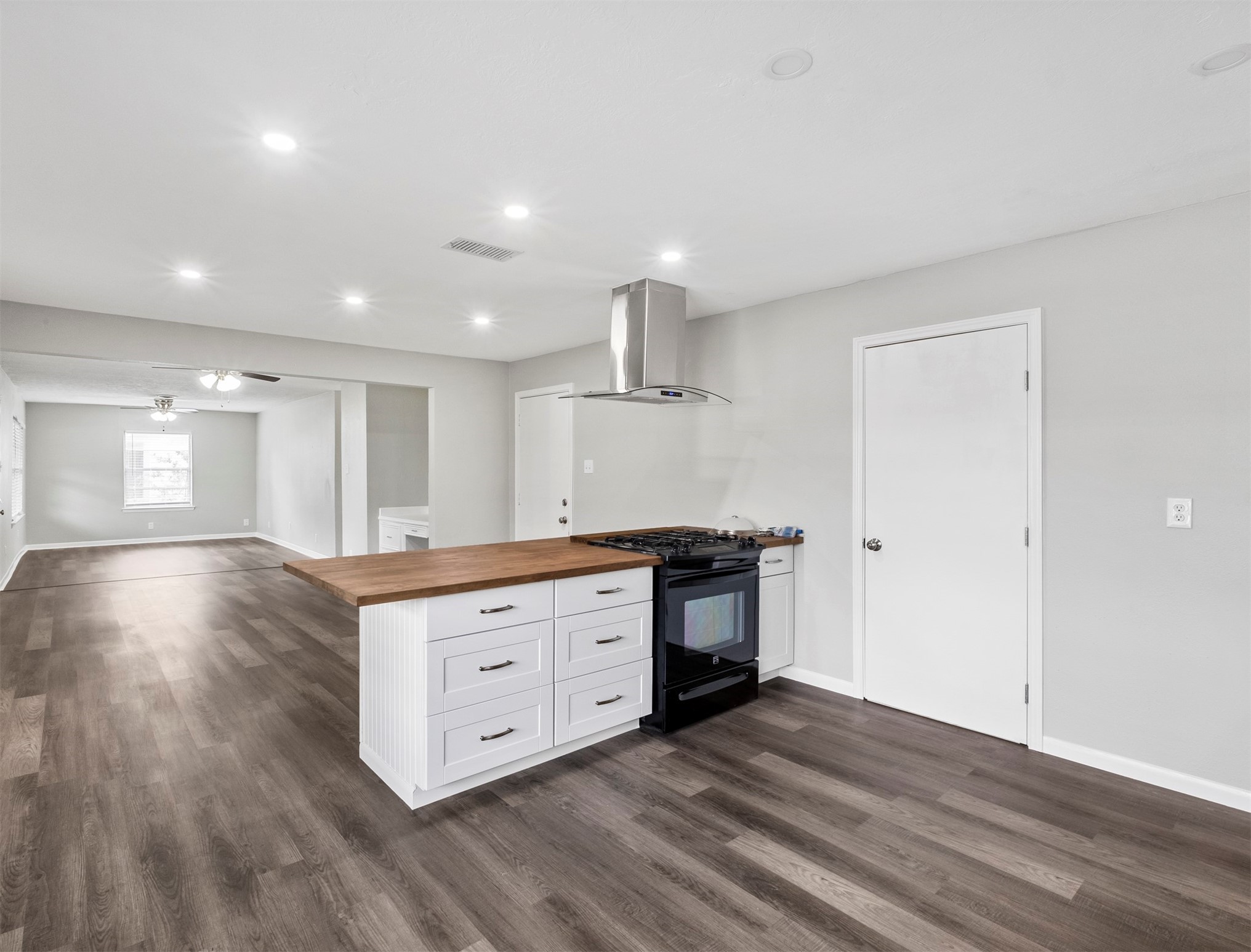 6421 Teluco Street Property Photo 6
