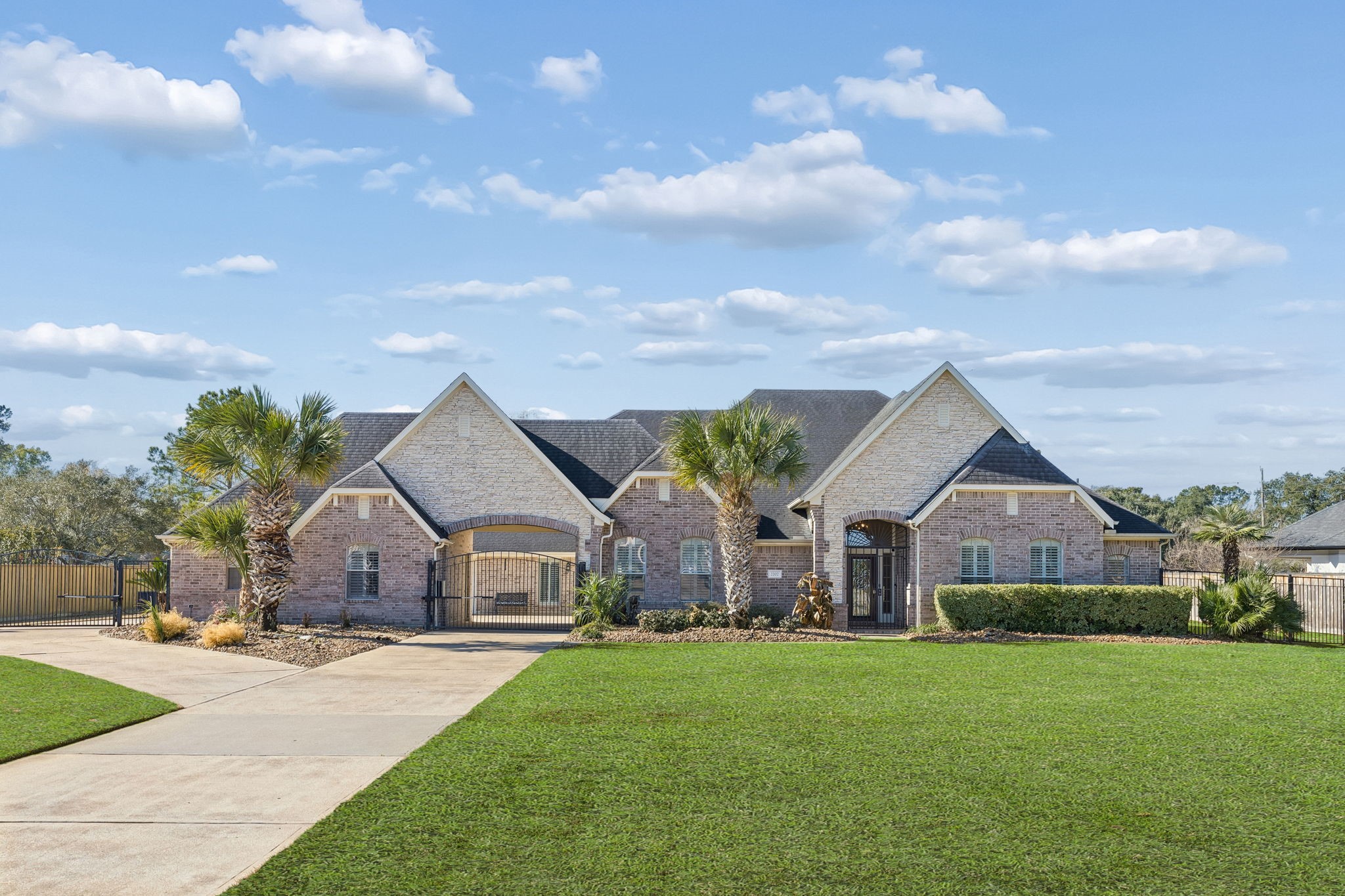 2202 Britton Ridge Drive Property Photo 1