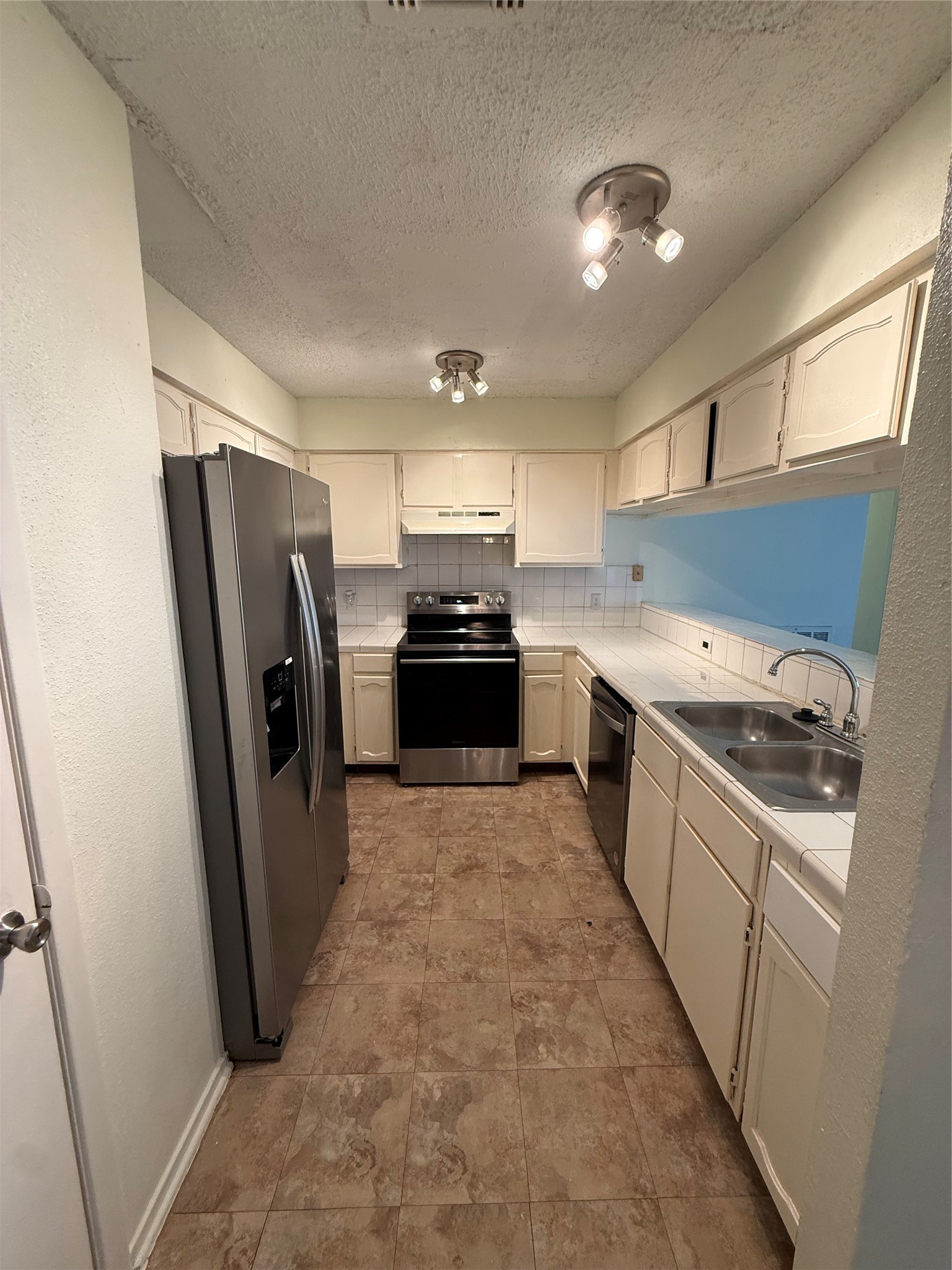 9011 Ketchwood Drive Property Photo 8