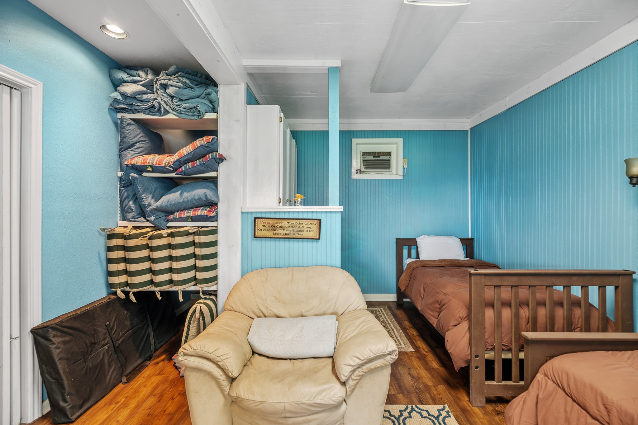1402 Van Buren Property Photo 5