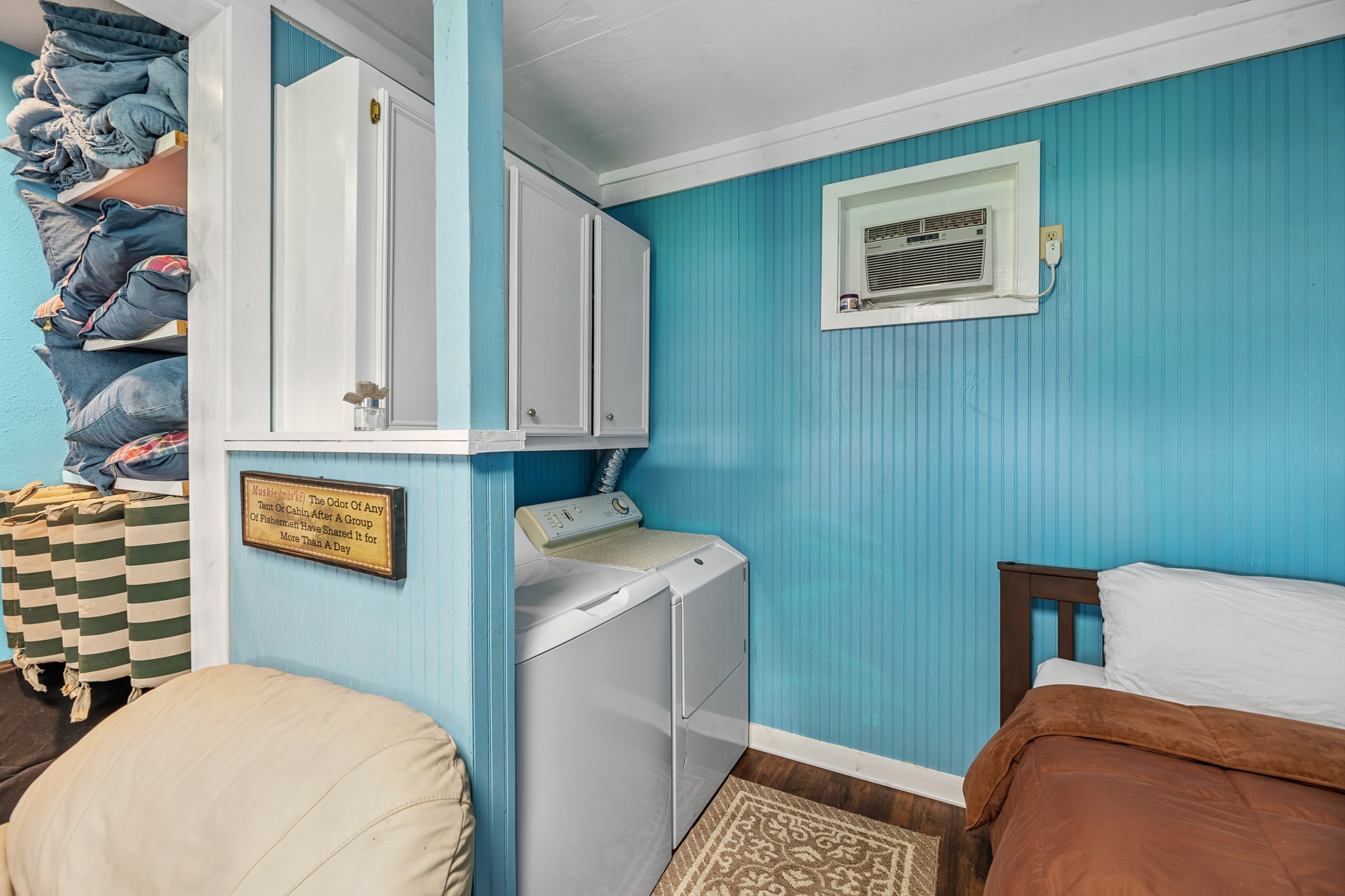 1402 Van Buren Property Photo 6