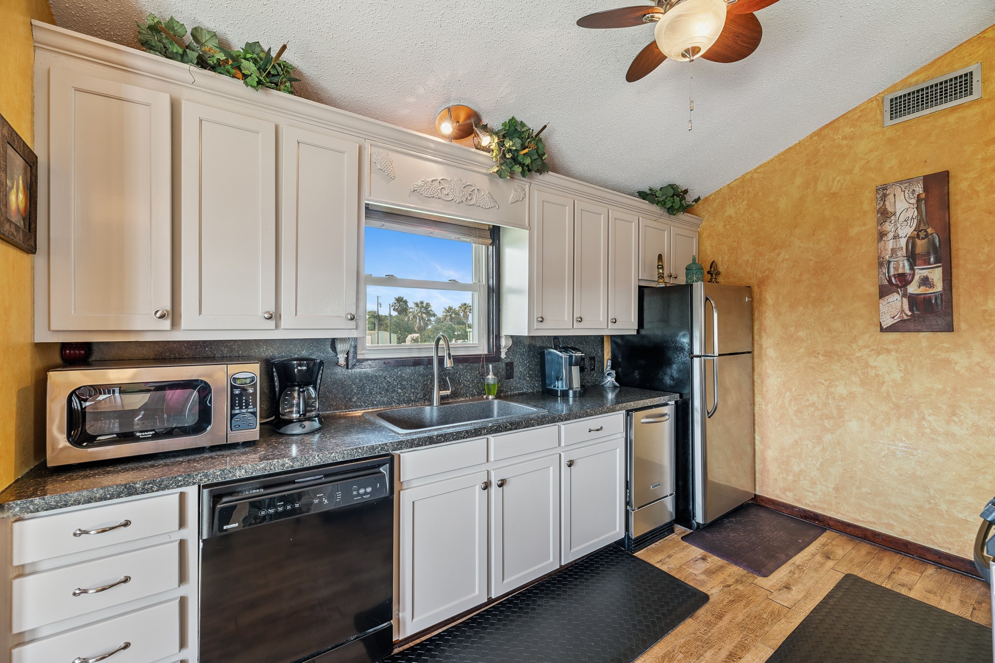 1402 Van Buren Property Photo 20