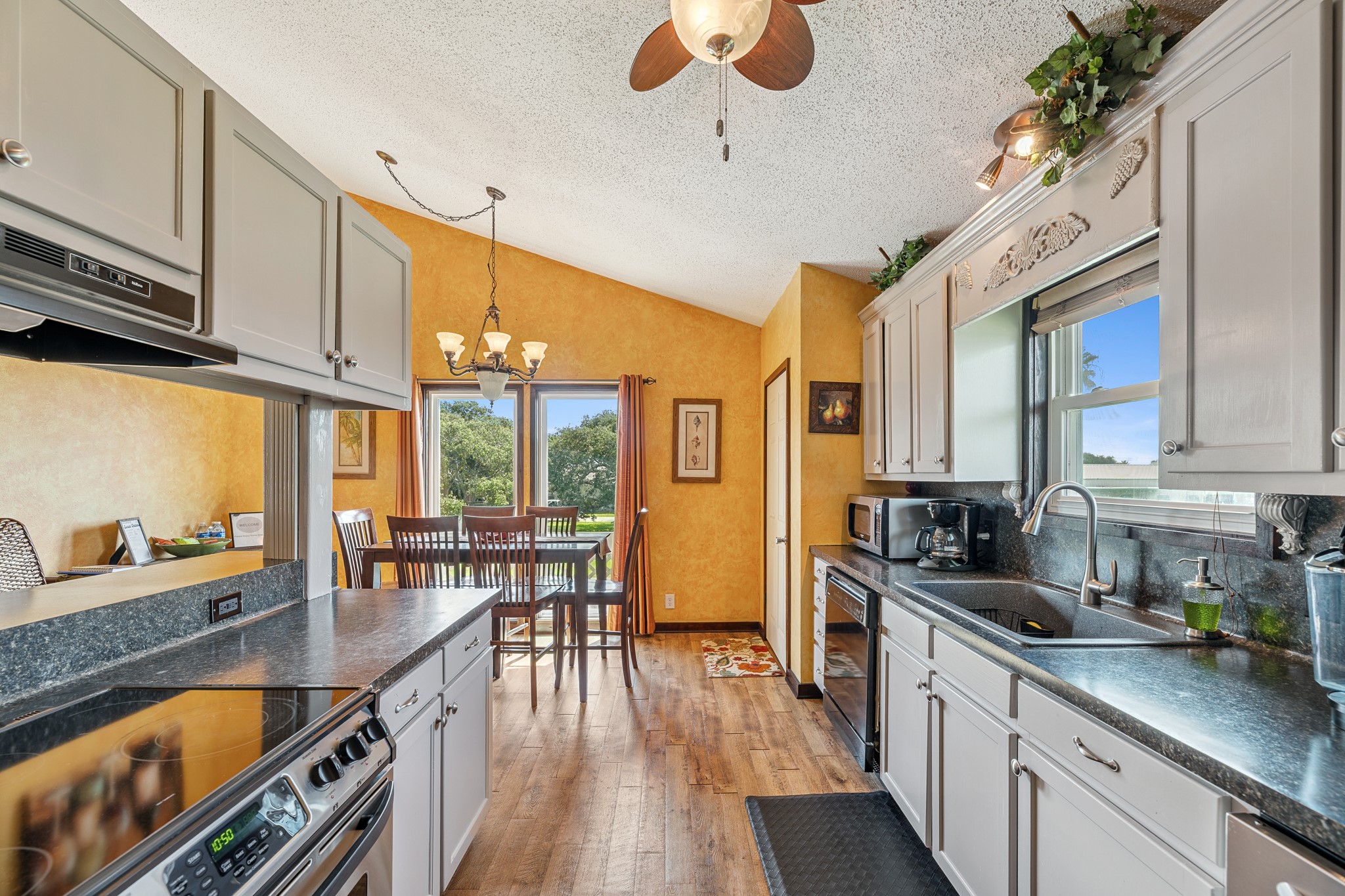1402 Van Buren Property Photo 23