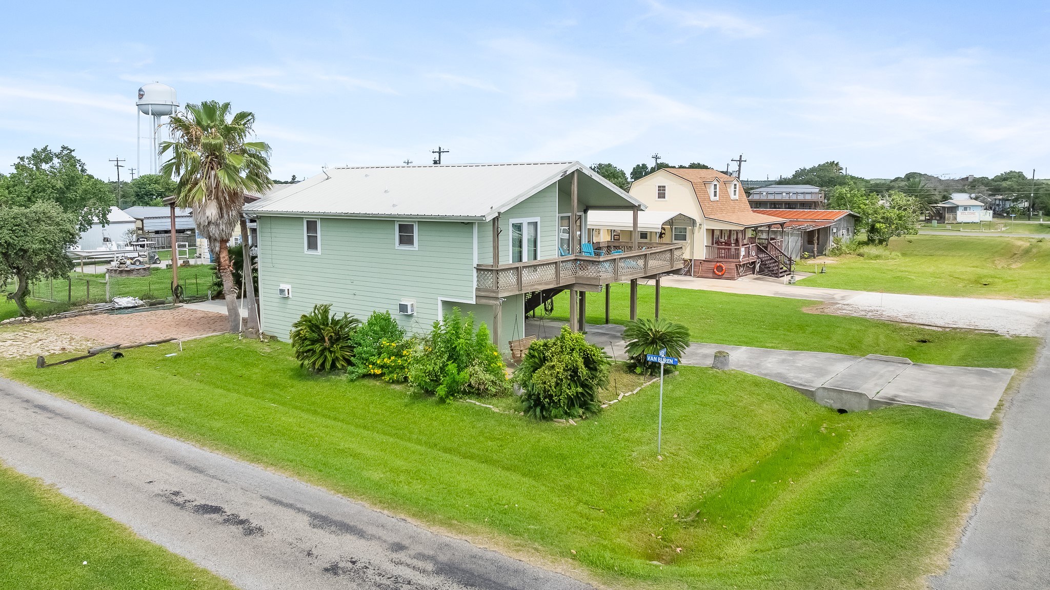 1402 Van Buren Property Photo 34
