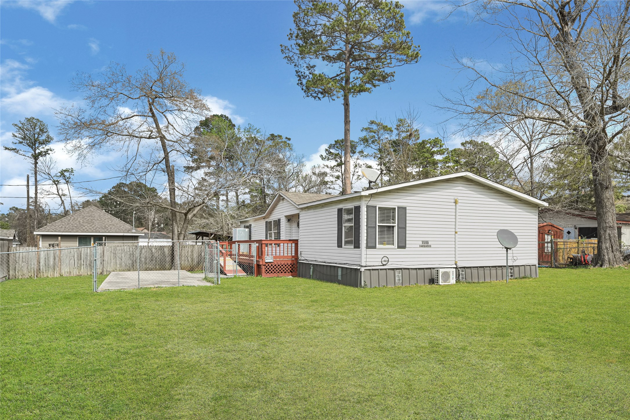 9586 Darkwood Street Property Photo 3
