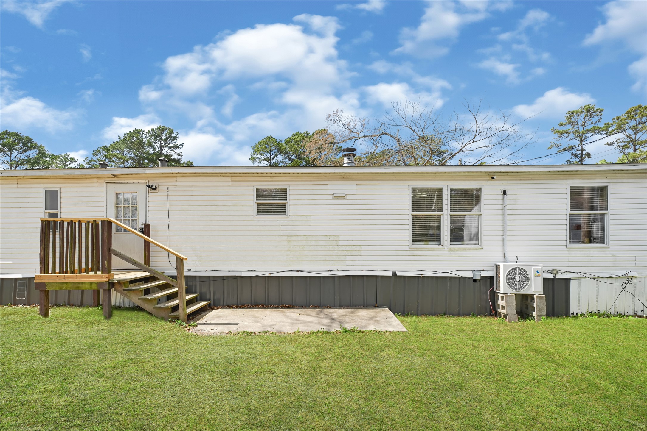 9586 Darkwood Street Property Photo 6