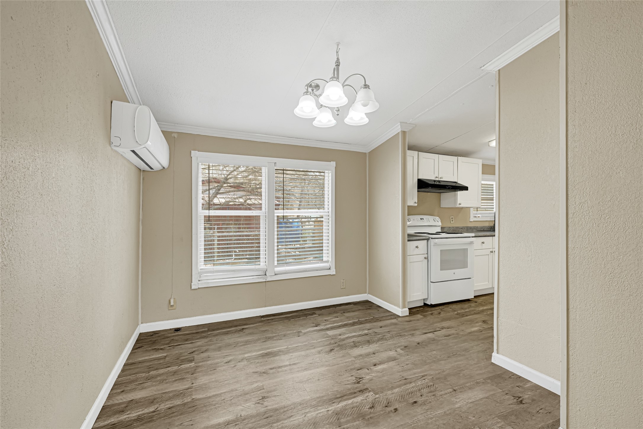 9586 Darkwood Street Property Photo 10