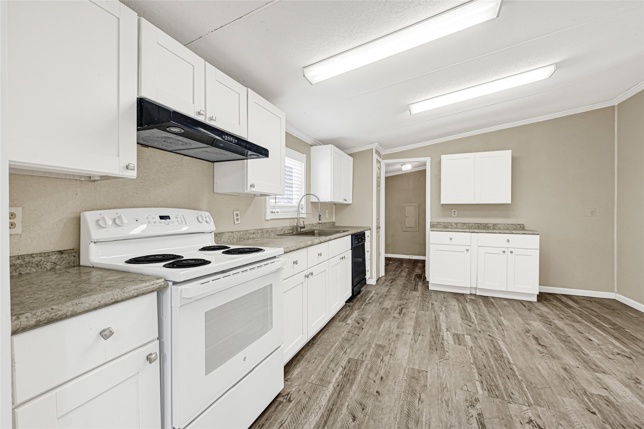 9586 Darkwood Street Property Photo 11