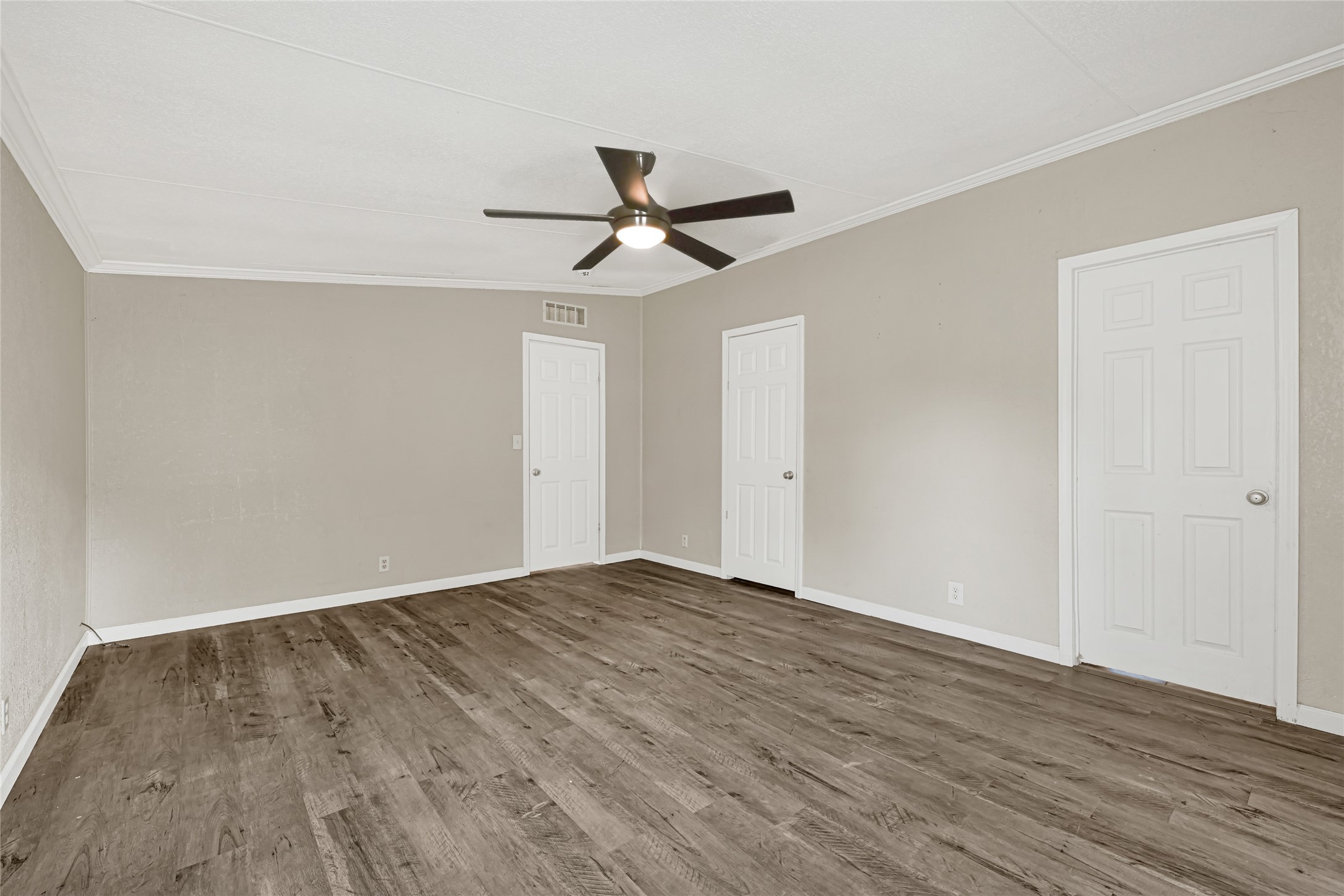 9586 Darkwood Street Property Photo 16