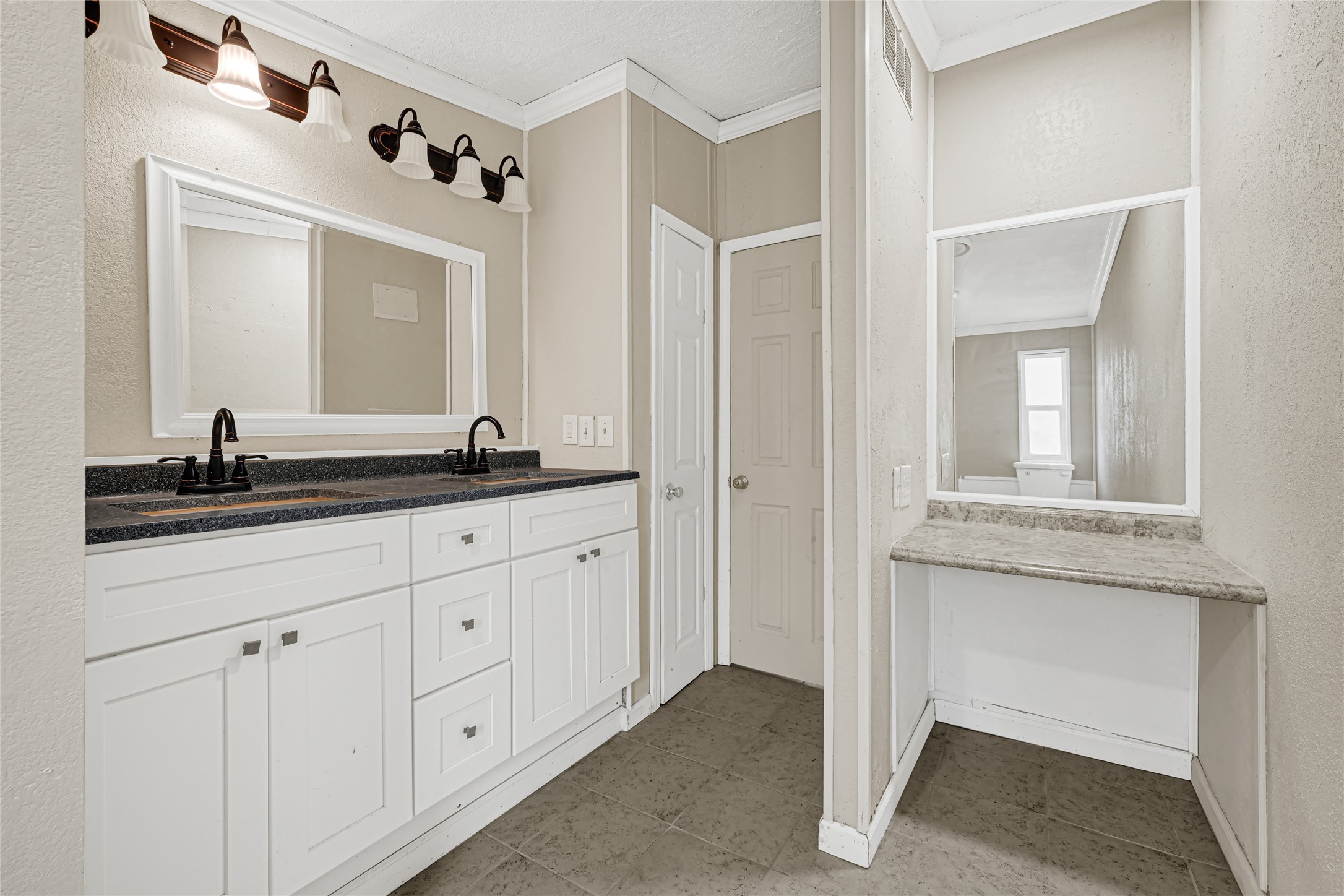 9586 Darkwood Street Property Photo 18