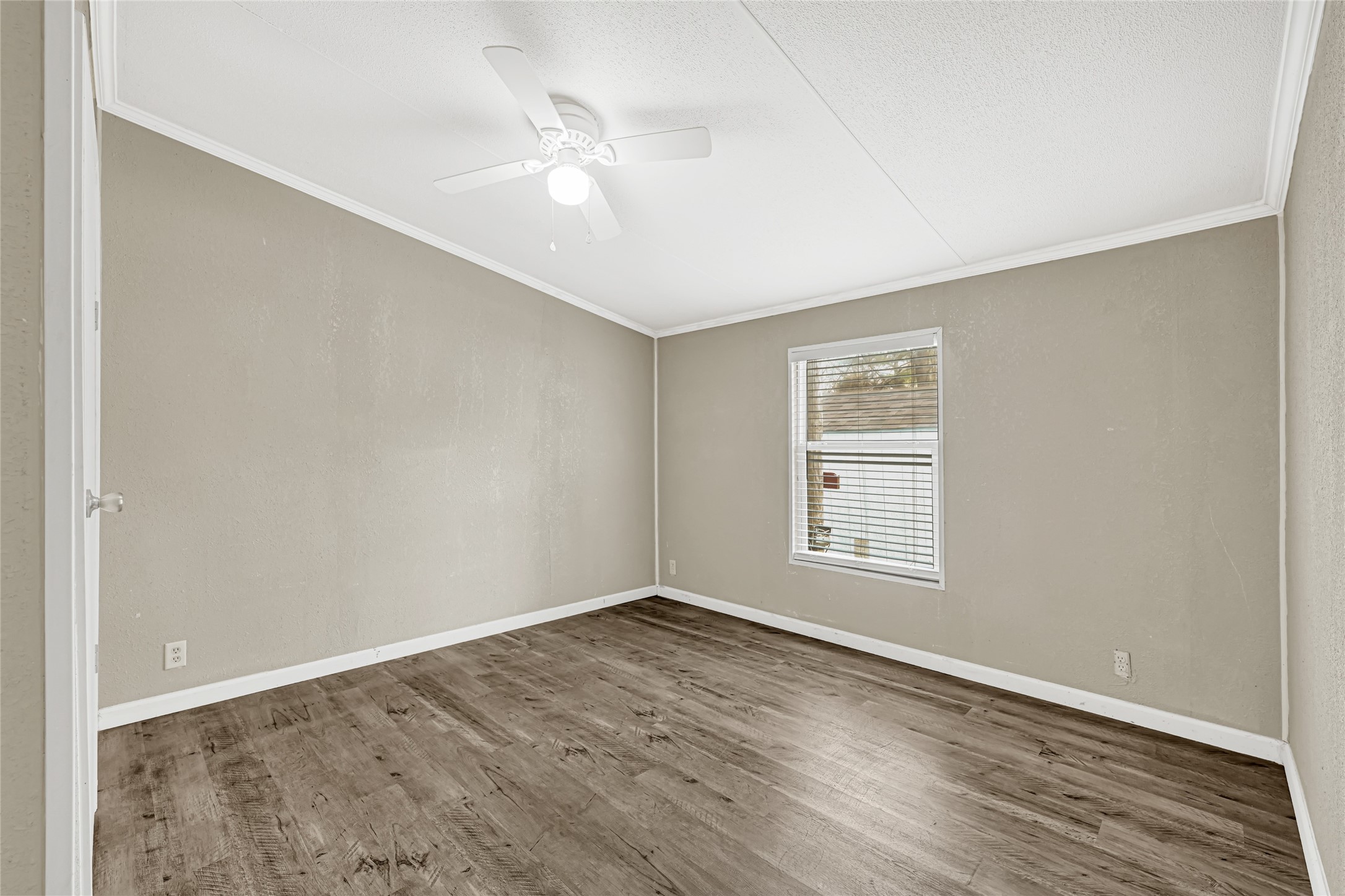 9586 Darkwood Street Property Photo 20