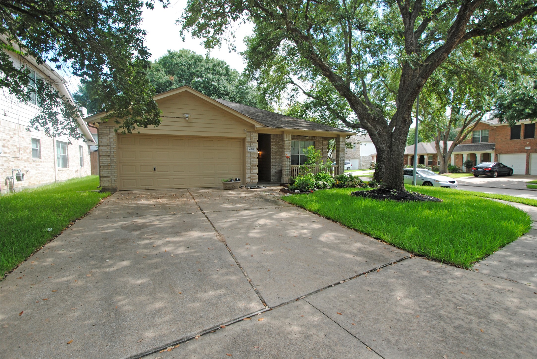 4819 Russet Trail Court Property Photo 1