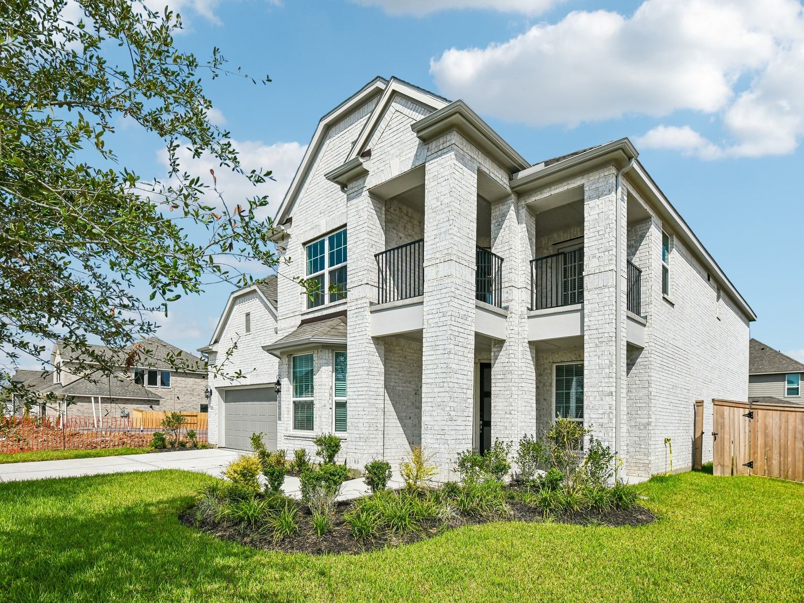 5225 Great Oaks Drive Property Photo 3
