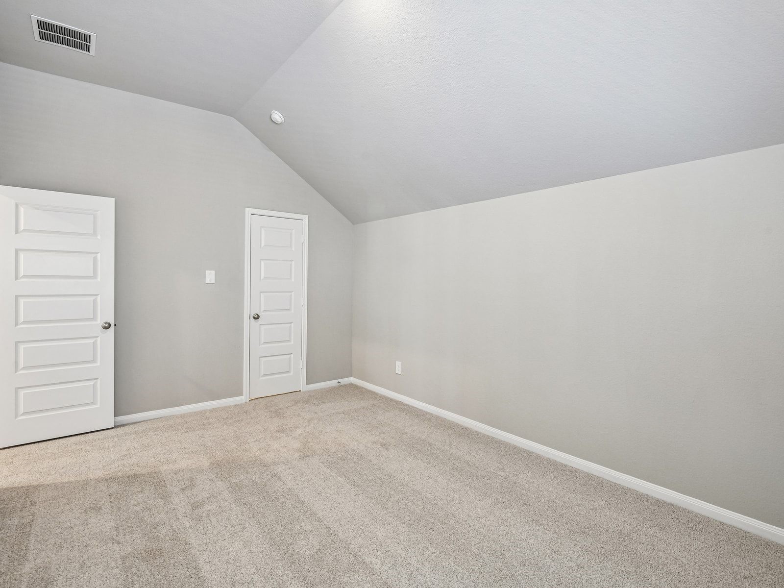 5225 Great Oaks Drive Property Photo 11