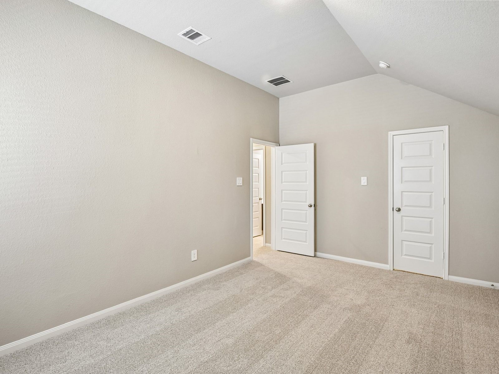 5225 Great Oaks Drive Property Photo 12