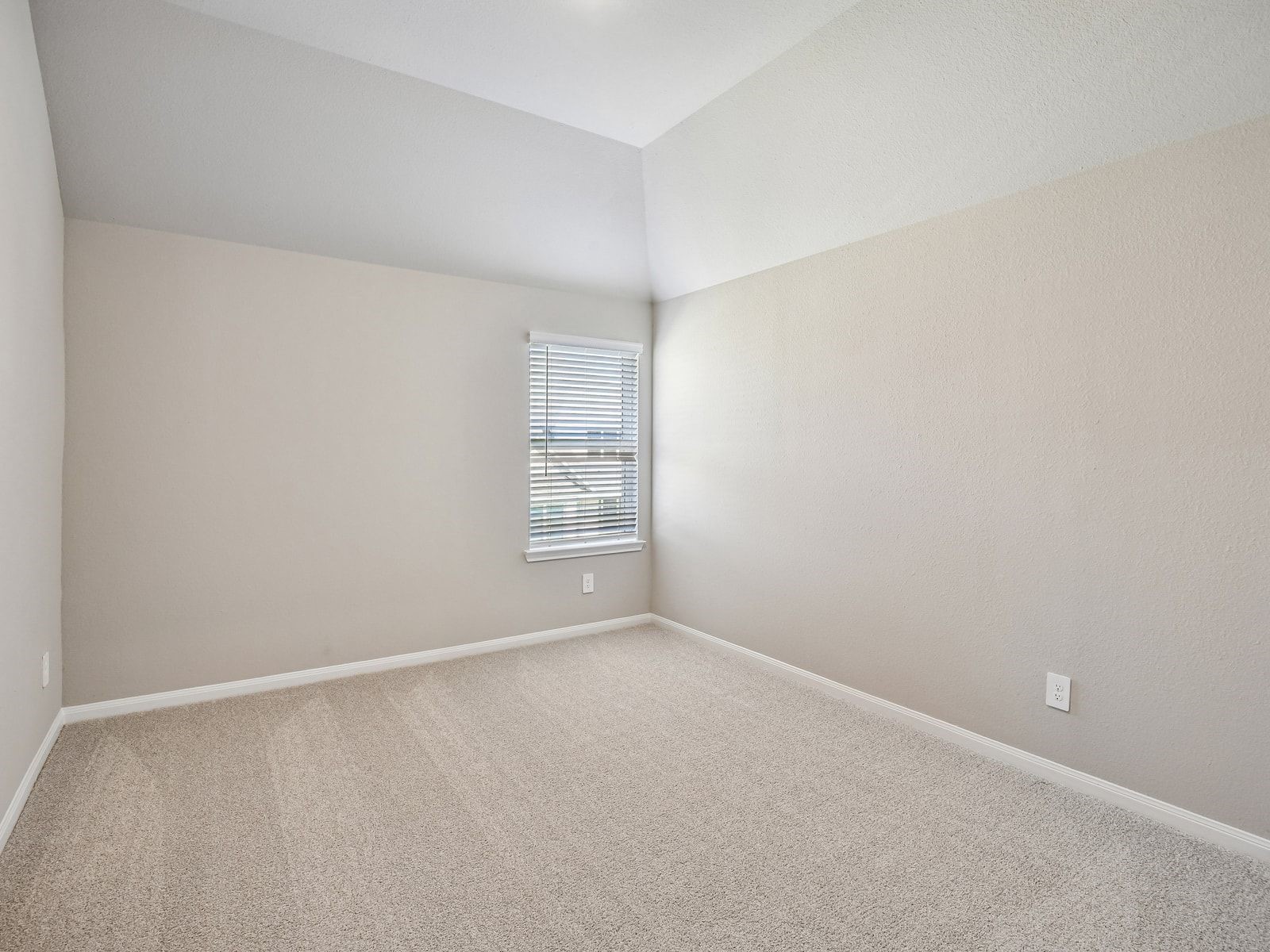 5225 Great Oaks Drive Property Photo 15