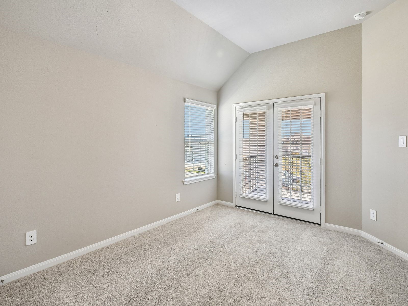 5225 Great Oaks Drive Property Photo 18