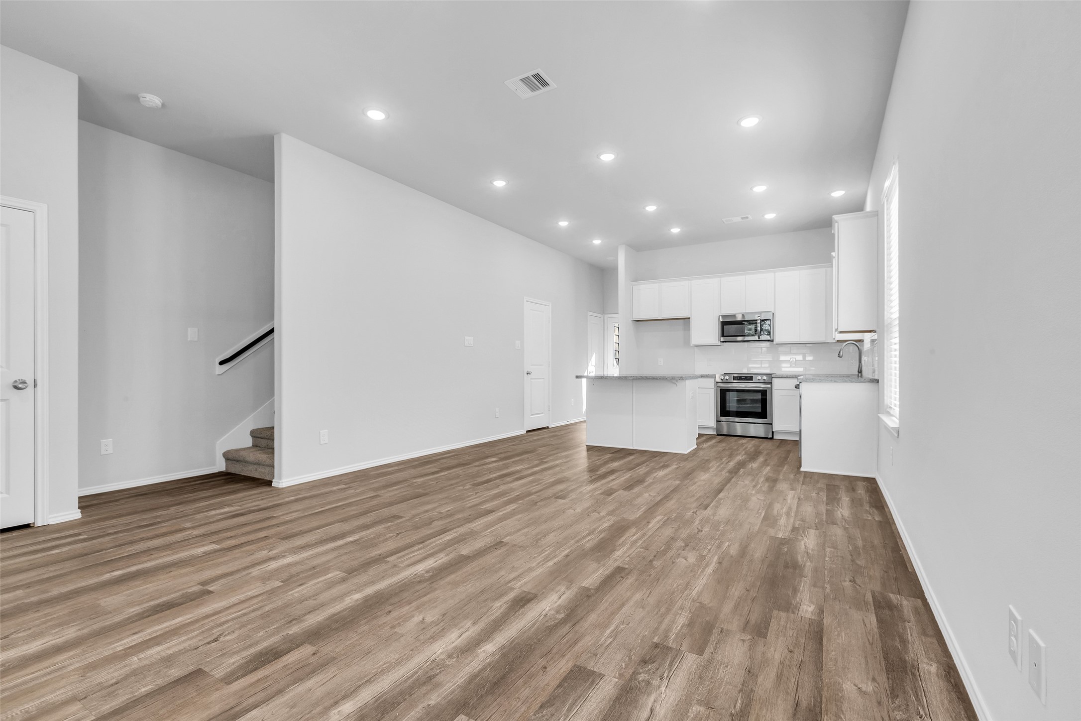 11964 Canal Street Property Photo 4