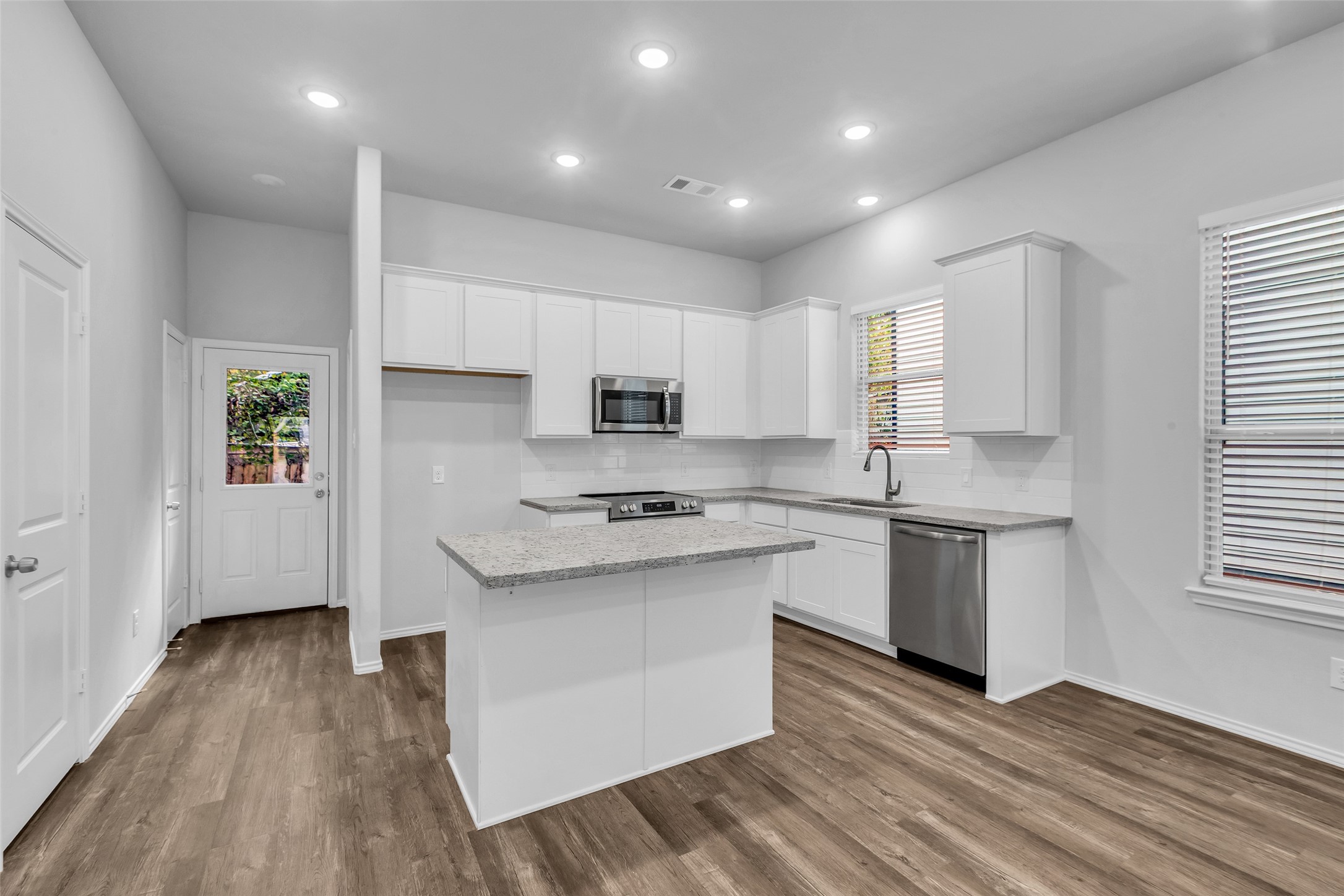 11964 Canal Street Property Photo 6