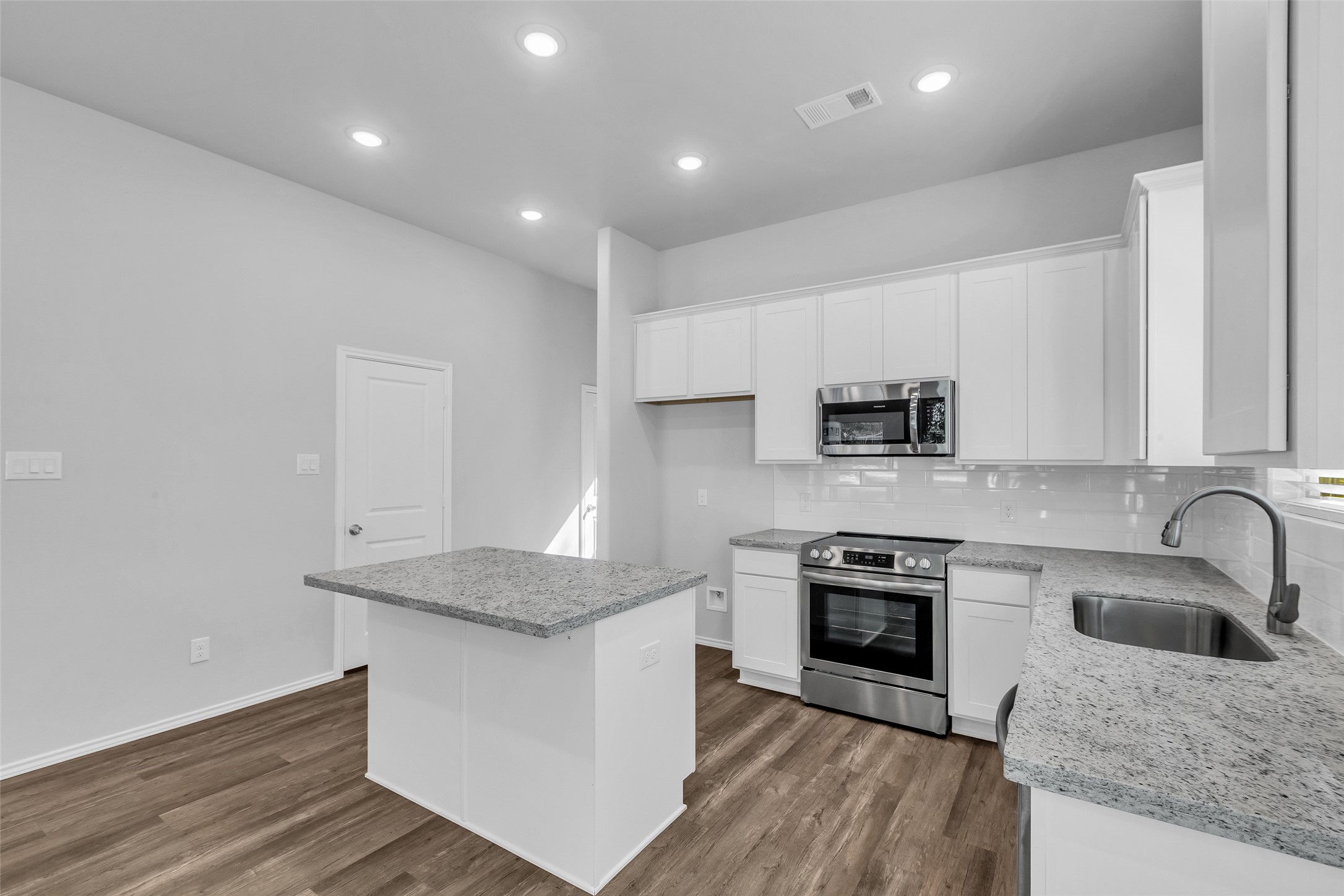 11964 Canal Street Property Photo 8
