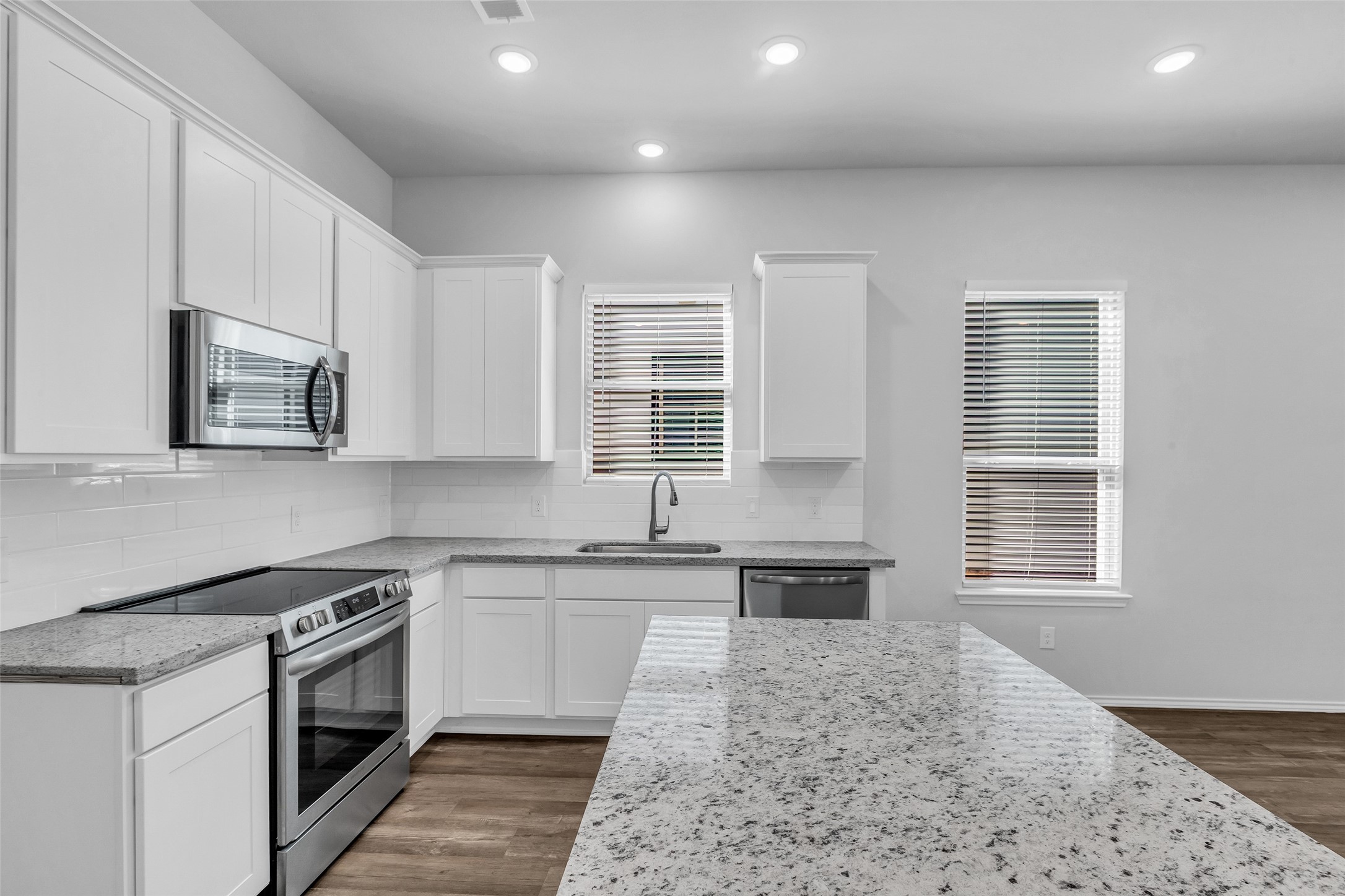 11964 Canal Street Property Photo 9