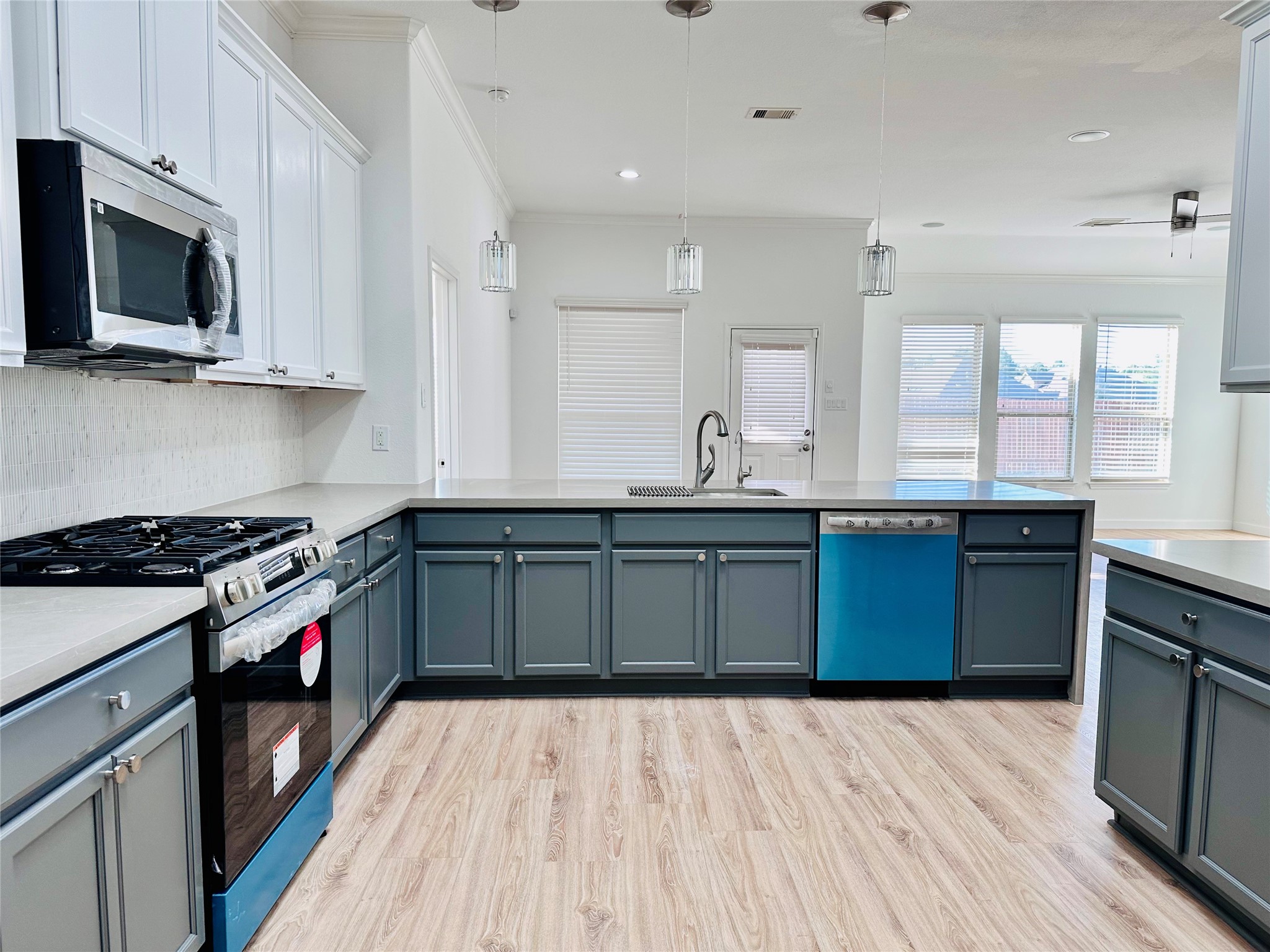 25827 Rustica Drive Property Photo 8