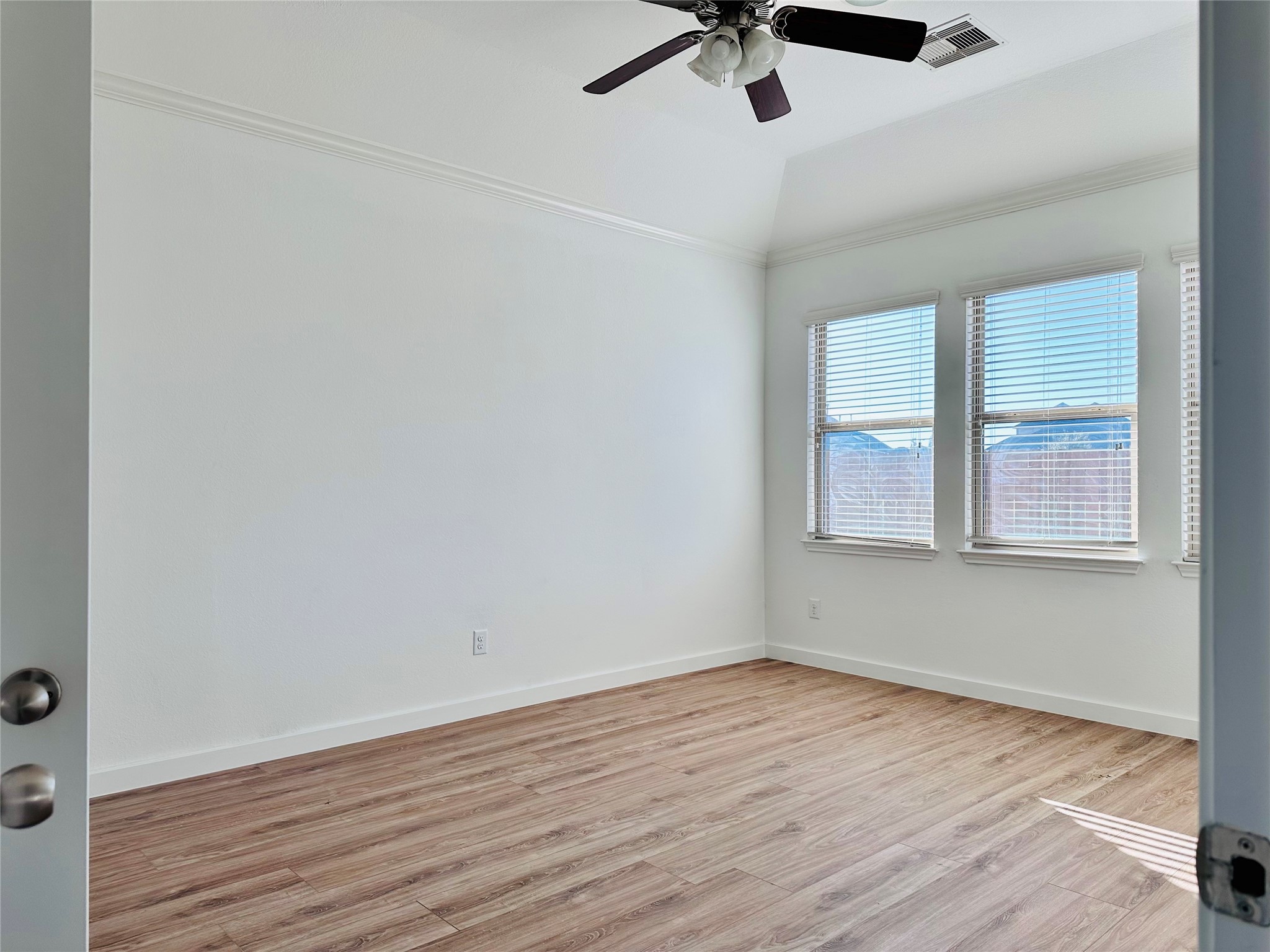 25827 Rustica Drive Property Photo 18