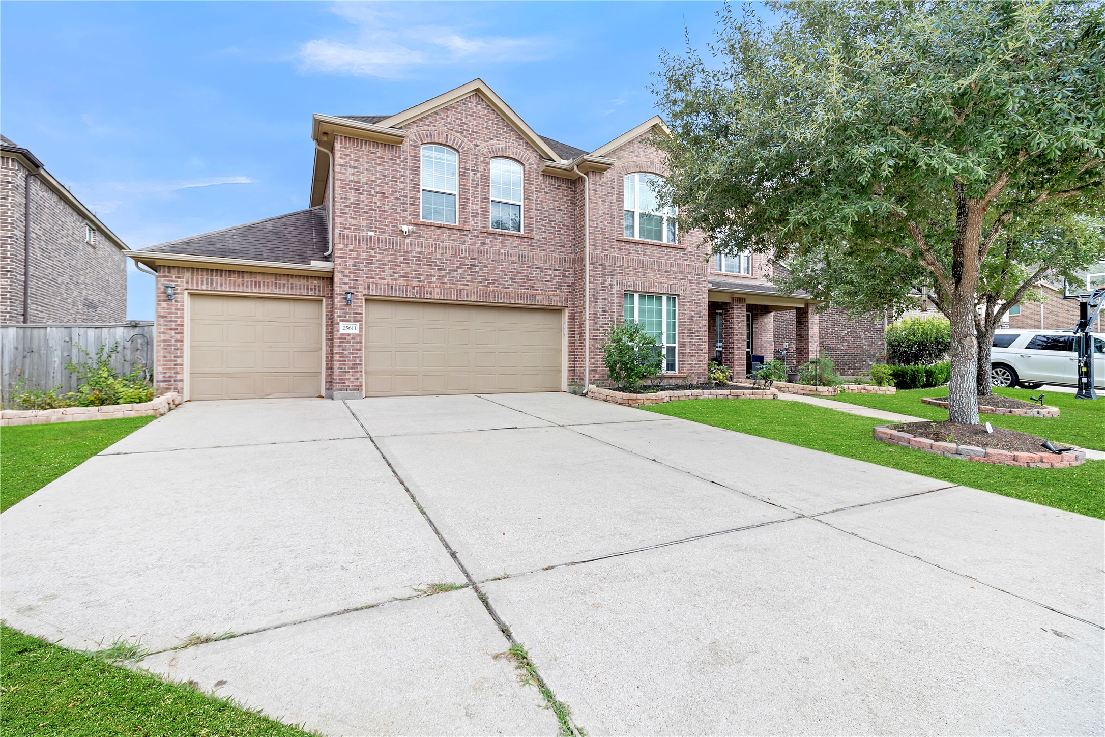 25611 Kearsley Drive Property Photo 3