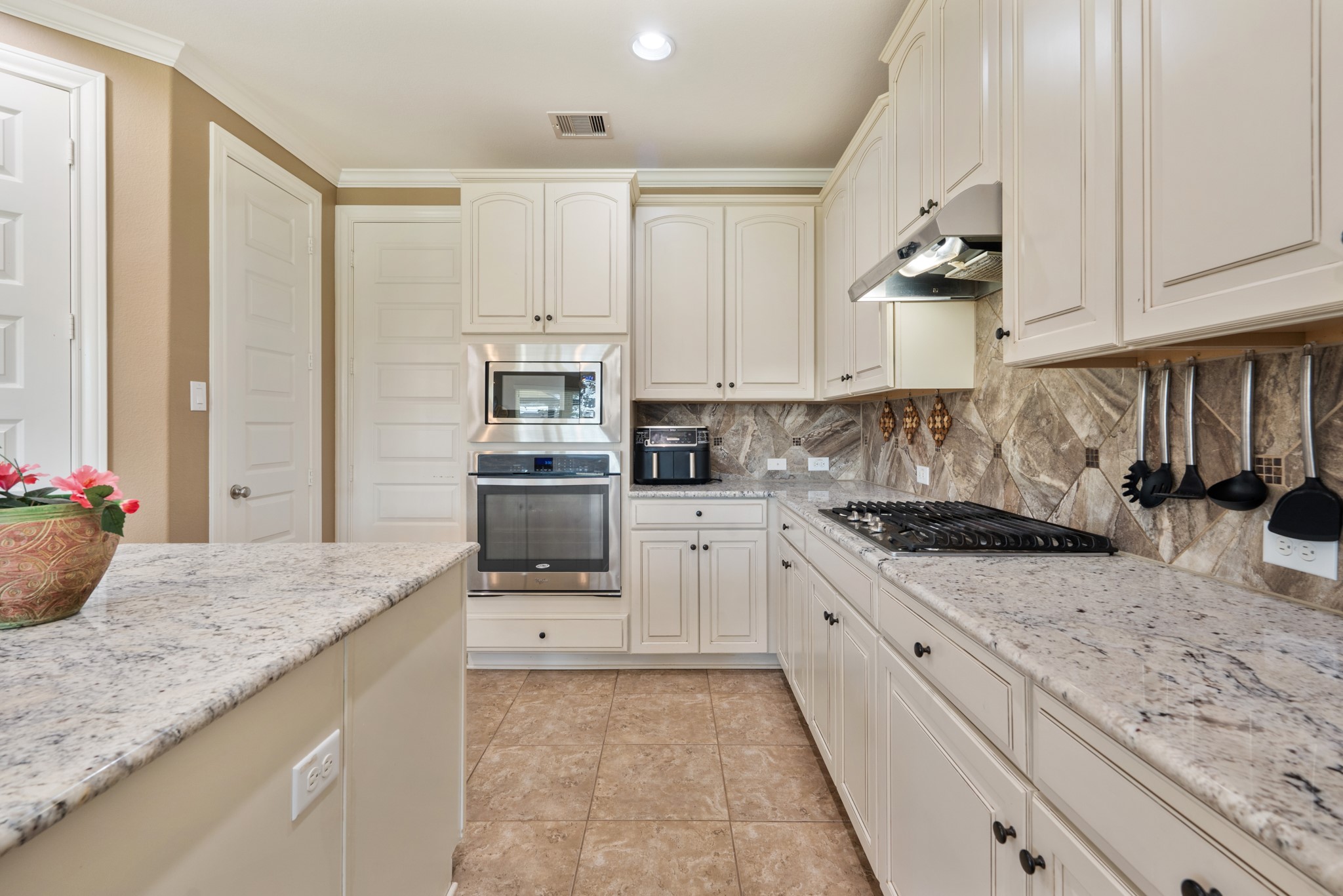 25611 Kearsley Drive Property Photo 16