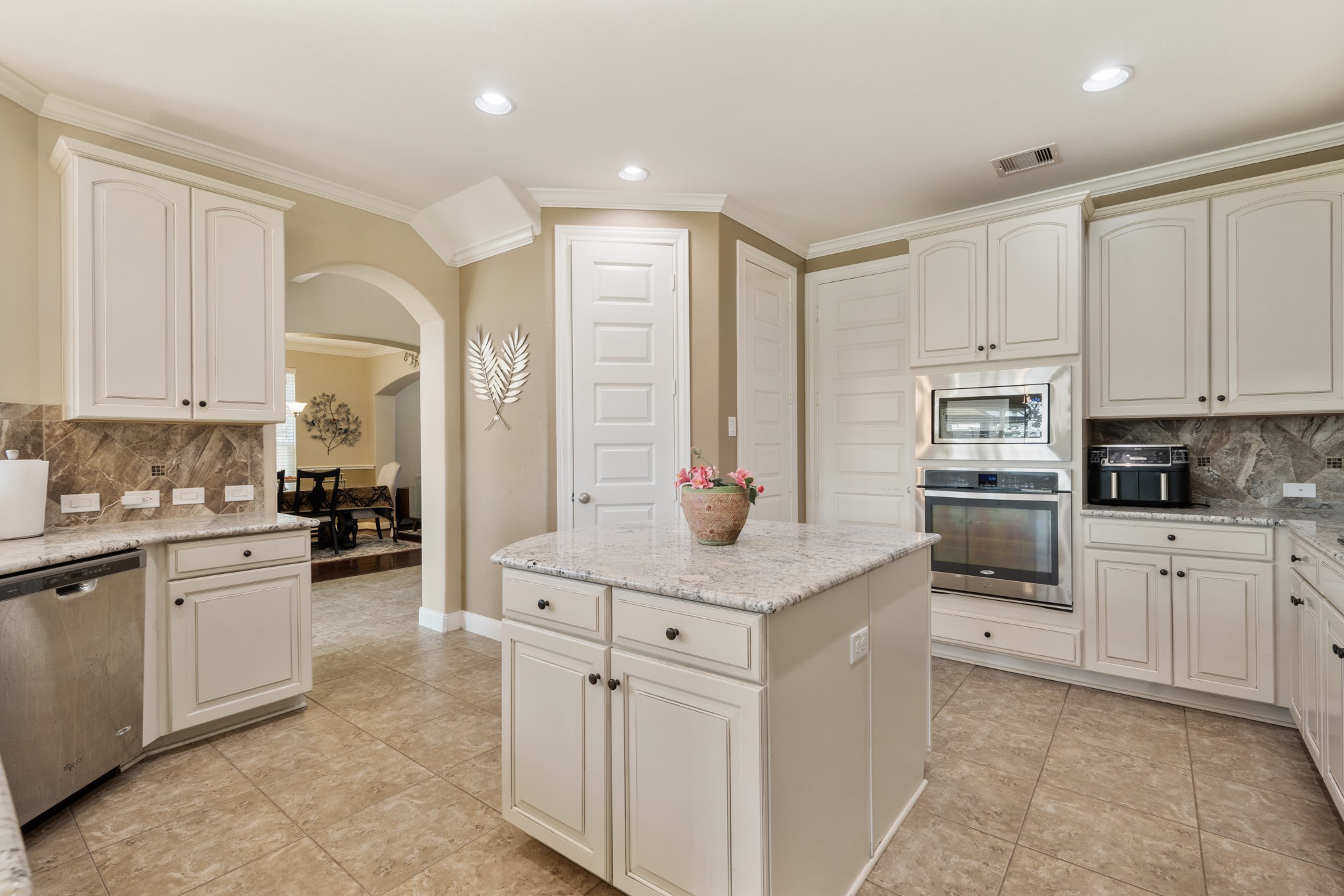25611 Kearsley Drive Property Photo 17
