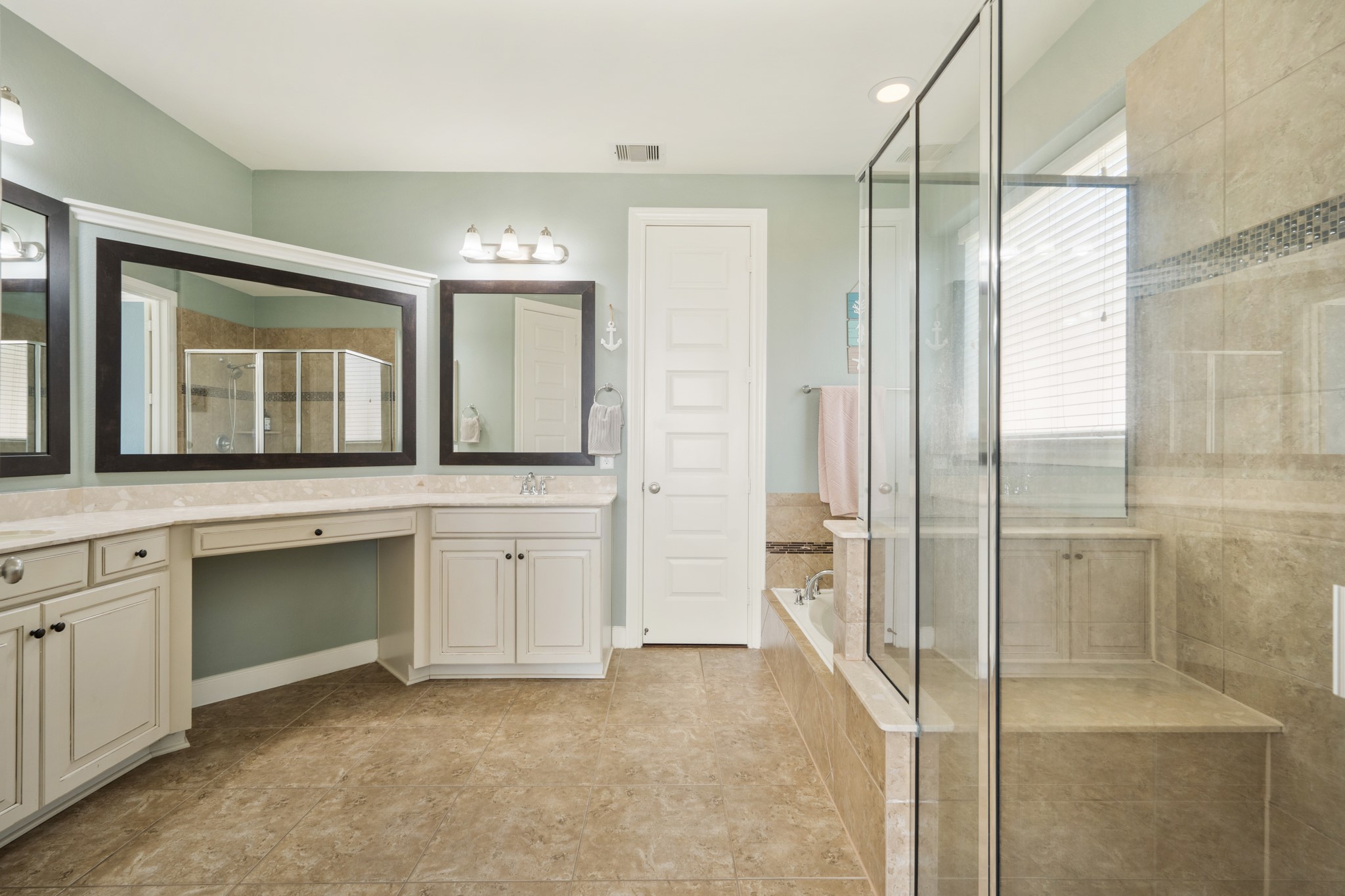 25611 Kearsley Drive Property Photo 20