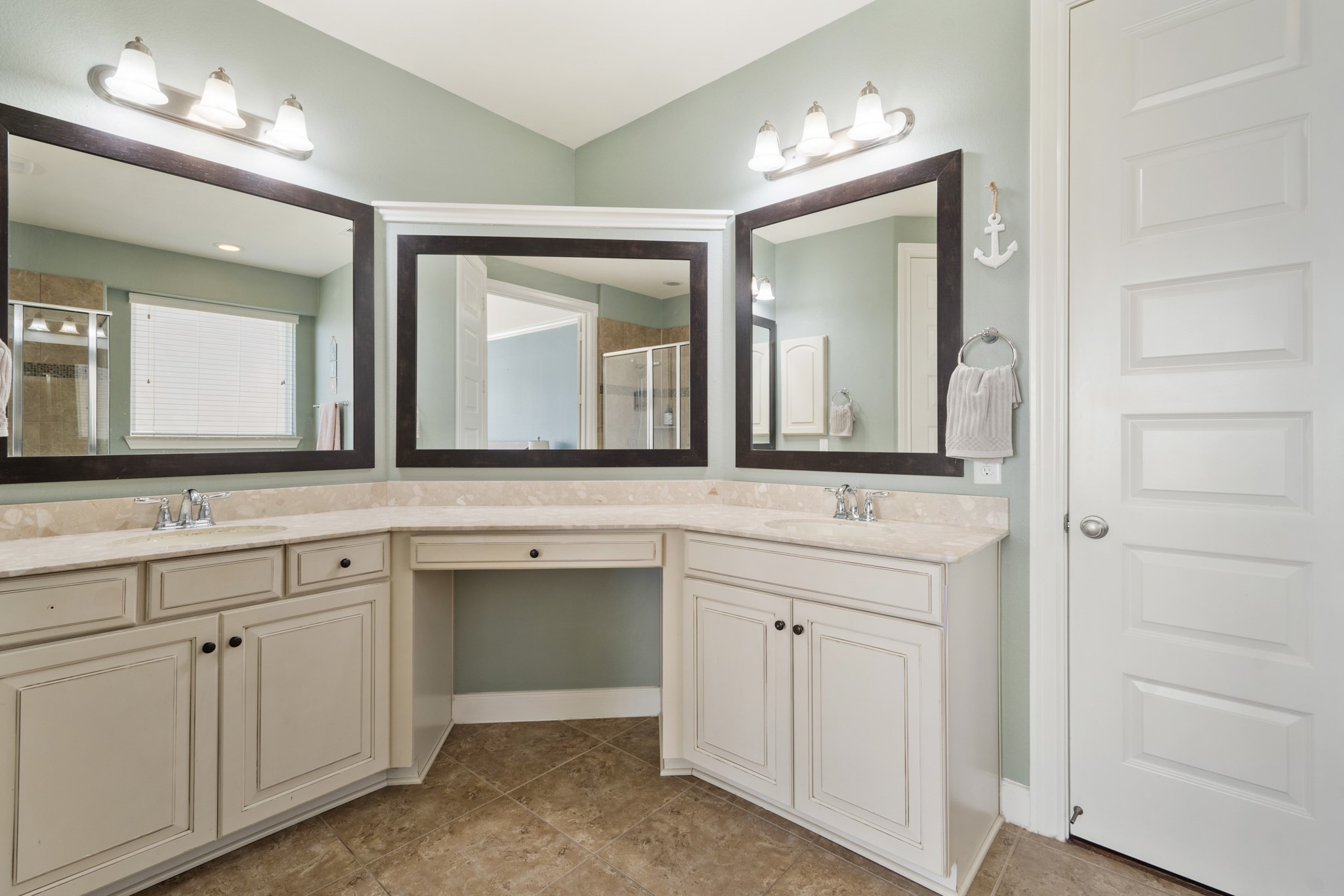 25611 Kearsley Drive Property Photo 21