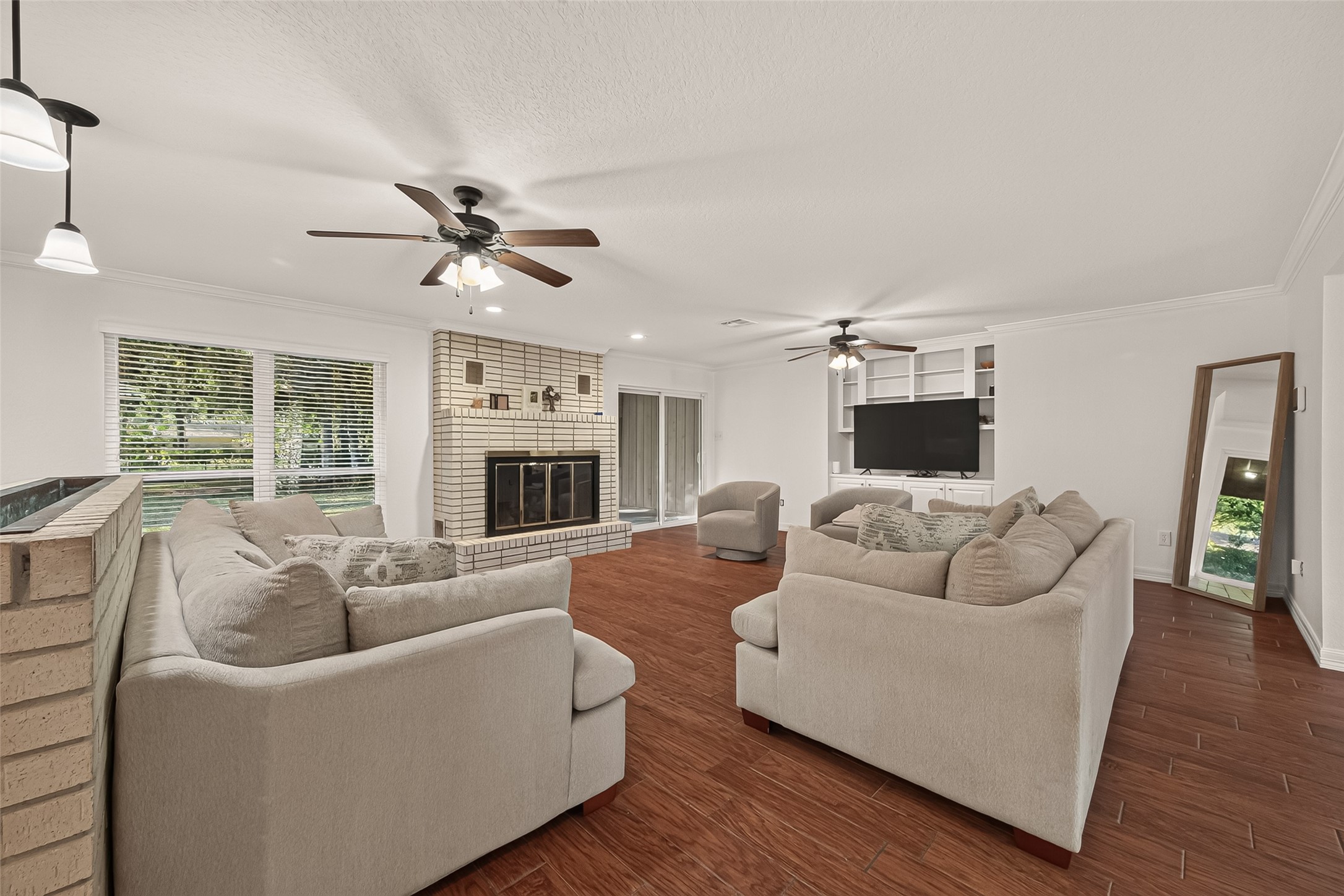 1209 Sunset Drive Property Photo 2