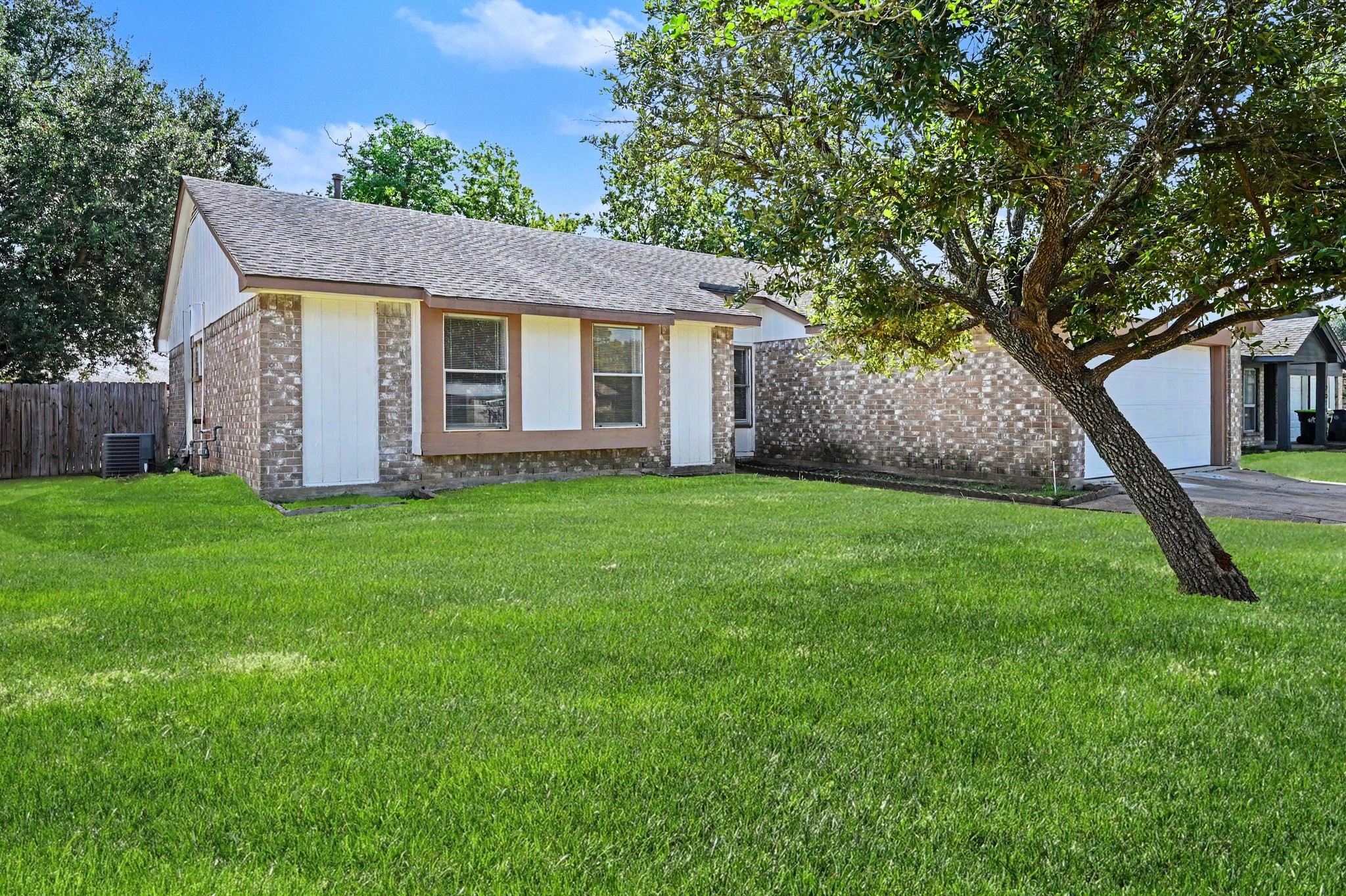 2015 Highcrest Drive Property Photo 3