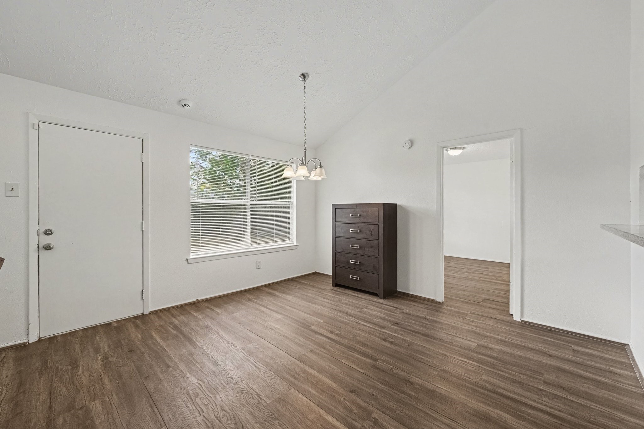 2015 Highcrest Drive Property Photo 6