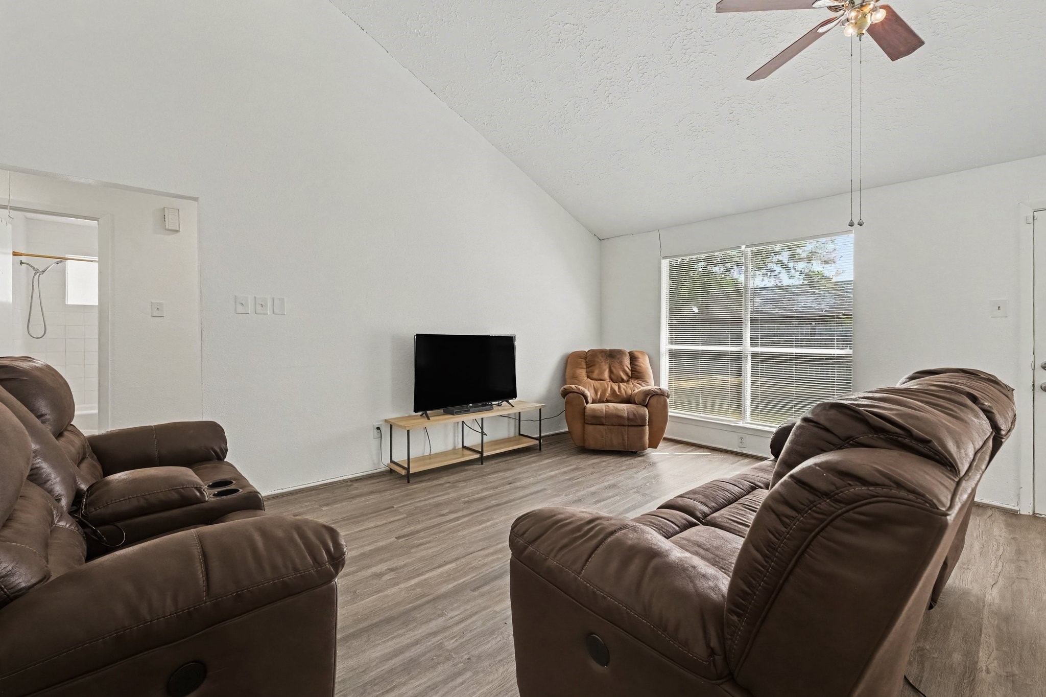 2015 Highcrest Drive Property Photo 7